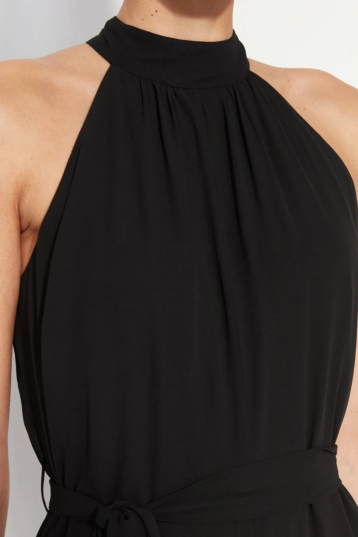 Trendyol Collection  Schwarzer Chiffon-Weboverall TWOSS23TU00093
