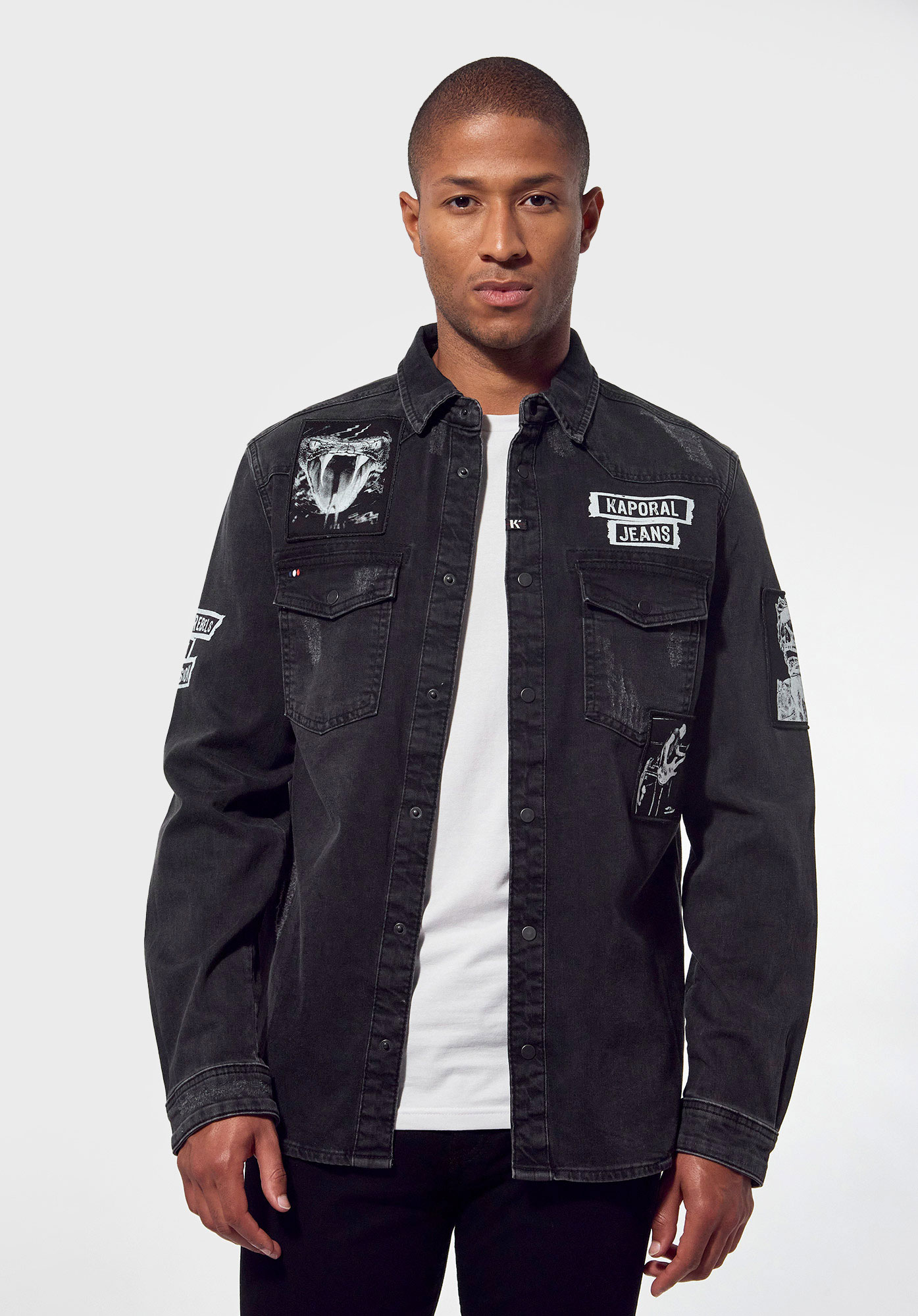TRADE  Chemise en jean slim noir Homme avec patchs tête de mort