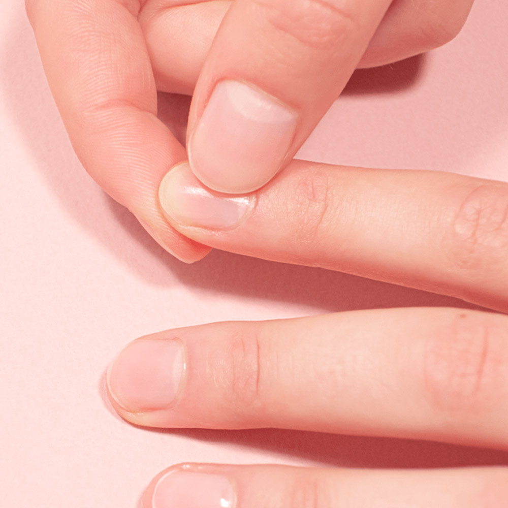 Même Le soin pour les ongles Soin