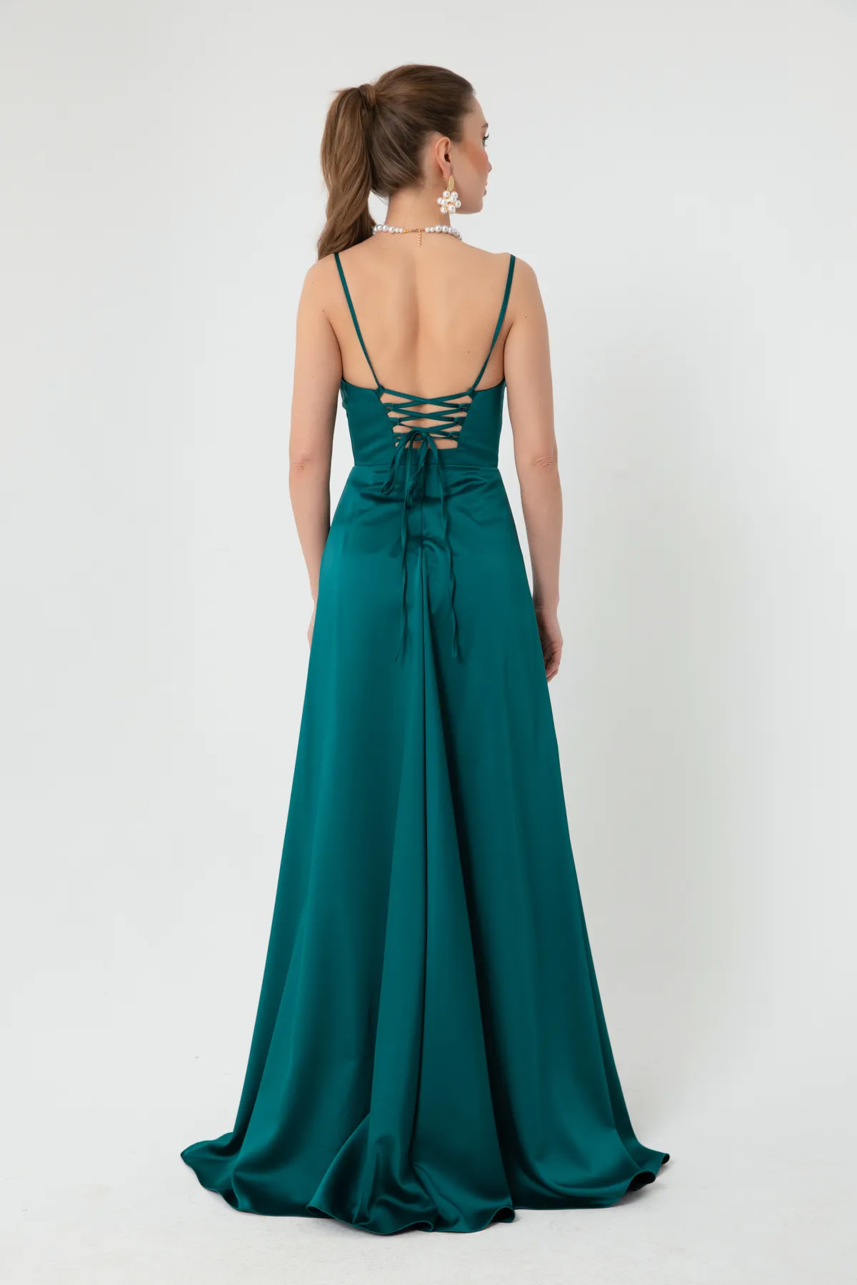 Lafaba  Grünes Abendkleid und Abschlusskleid aus Satin mit Rüschen und Schlitz für Damen