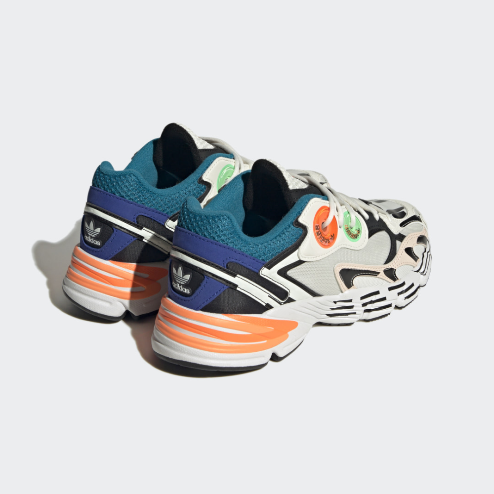 adidas Astir W ID9382 / weiss