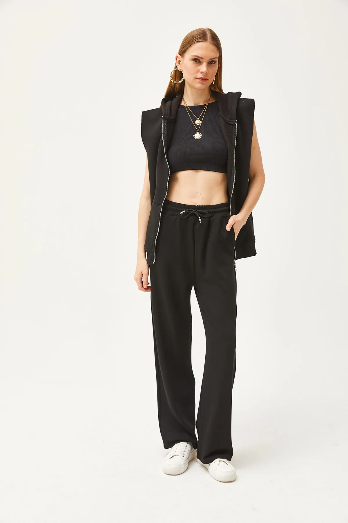 Olalook  Schwarze Palazzo-Jogginghose aus weichem, strukturiertem Modal für Damen mit Taschen EŞF-00000068