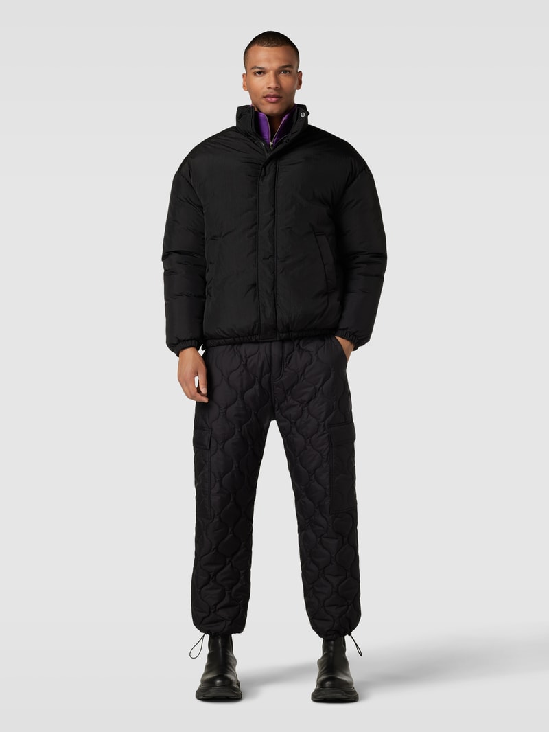 Jogpants mit Steppnähten in schwarz