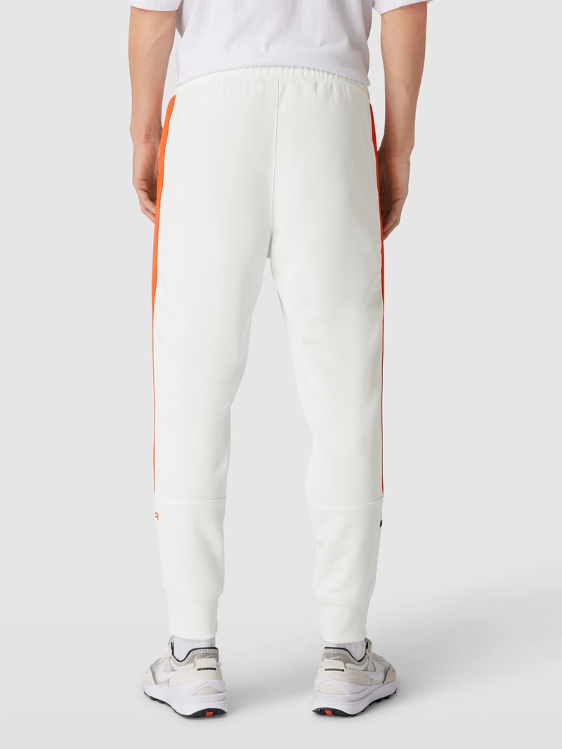 Sweatpants mit Kontraststreifen in weiß