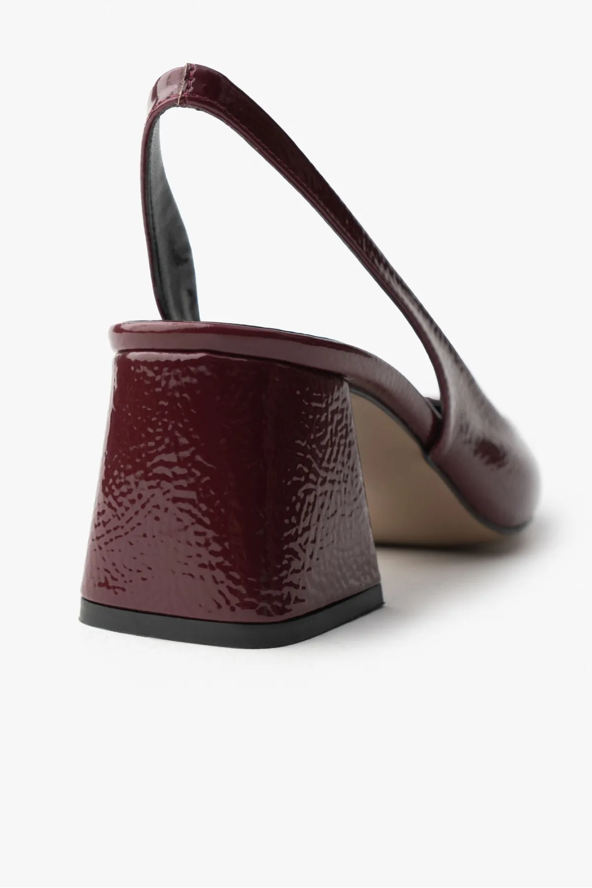 NİŞANTAŞI SHOES  Owen Claret Damen-Schuhe mit Absatz aus rotem Lackleder mit Riemendetail hinten und spitzer Zehenpartie