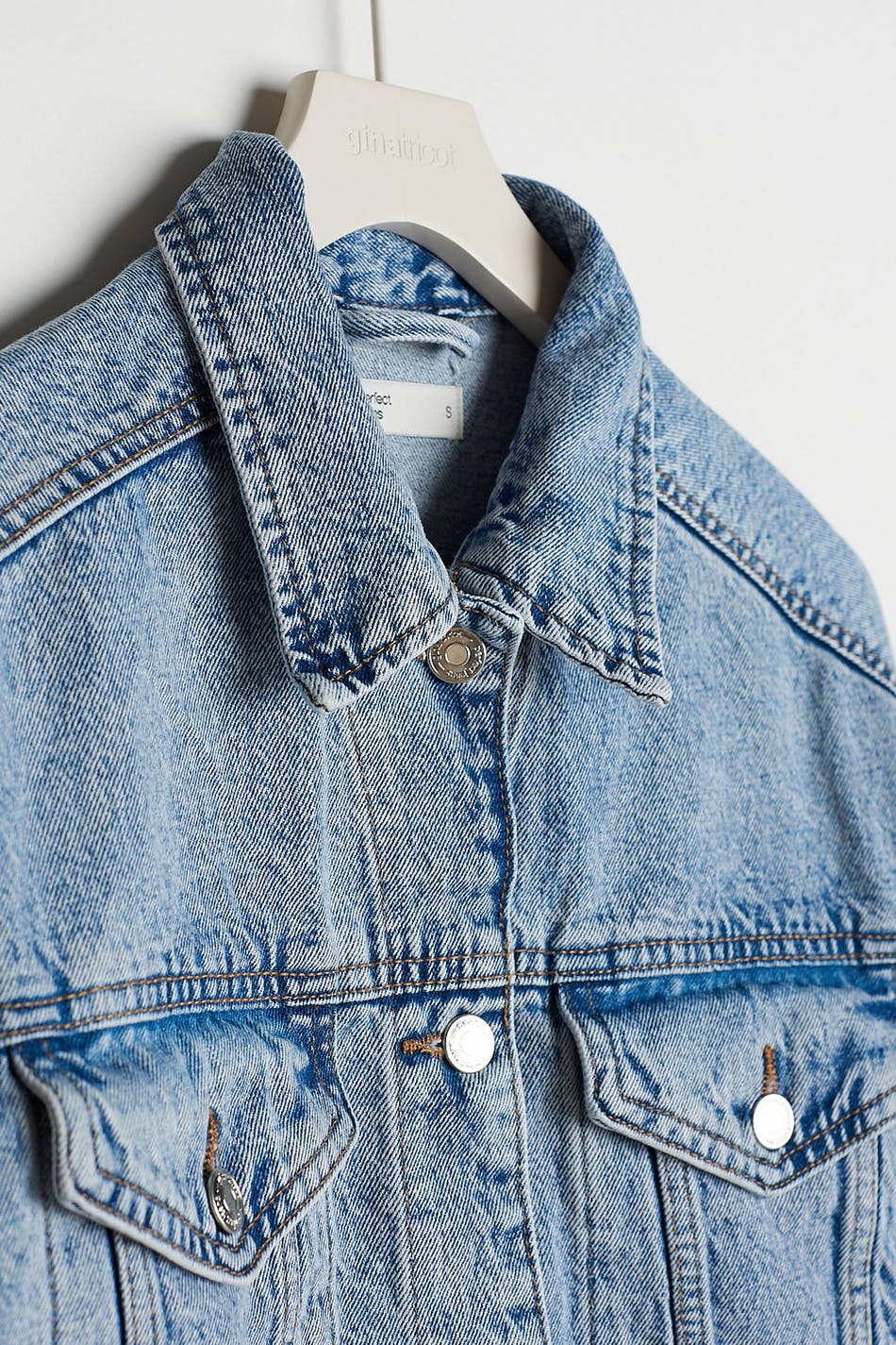 Cropped denim jacket
