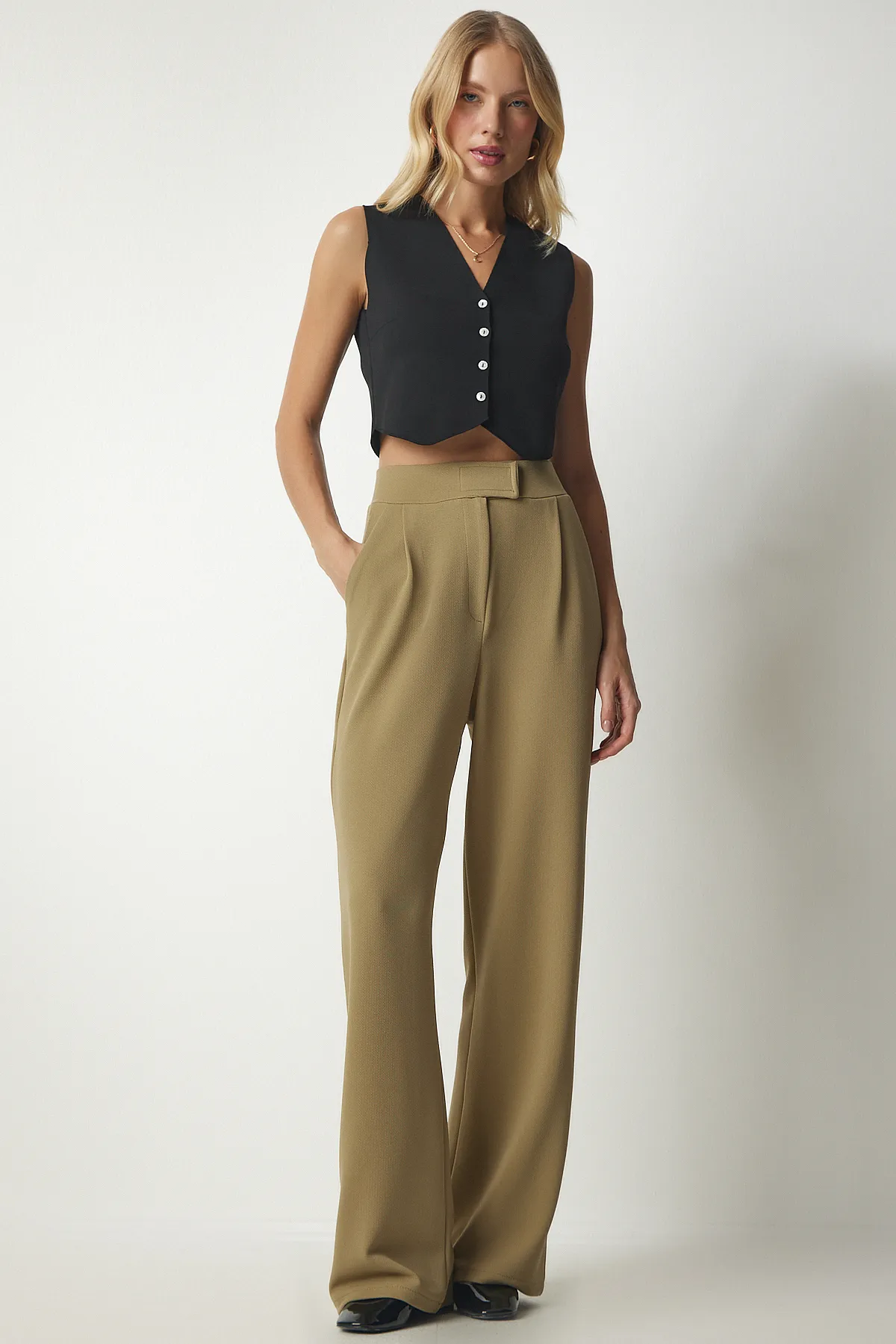 Happiness İstanbul  Bequeme gewebte Damenhose in Hellkhaki mit Klettverschluss an der Taille RV00150