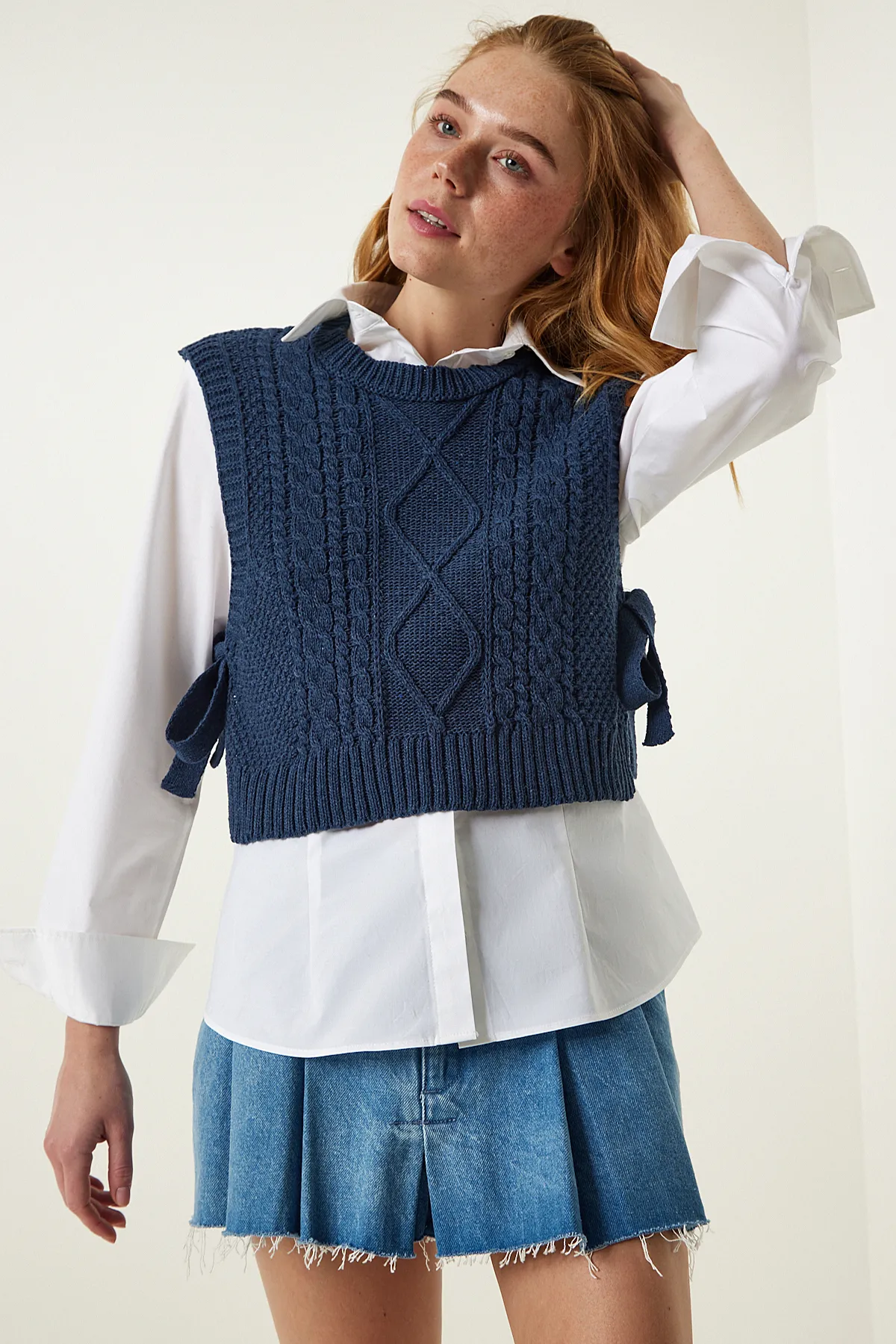 Happiness İstanbul  Damen Cropped-Strick-Wildleder mit Motiv zum Binden in Marineblau MW00131