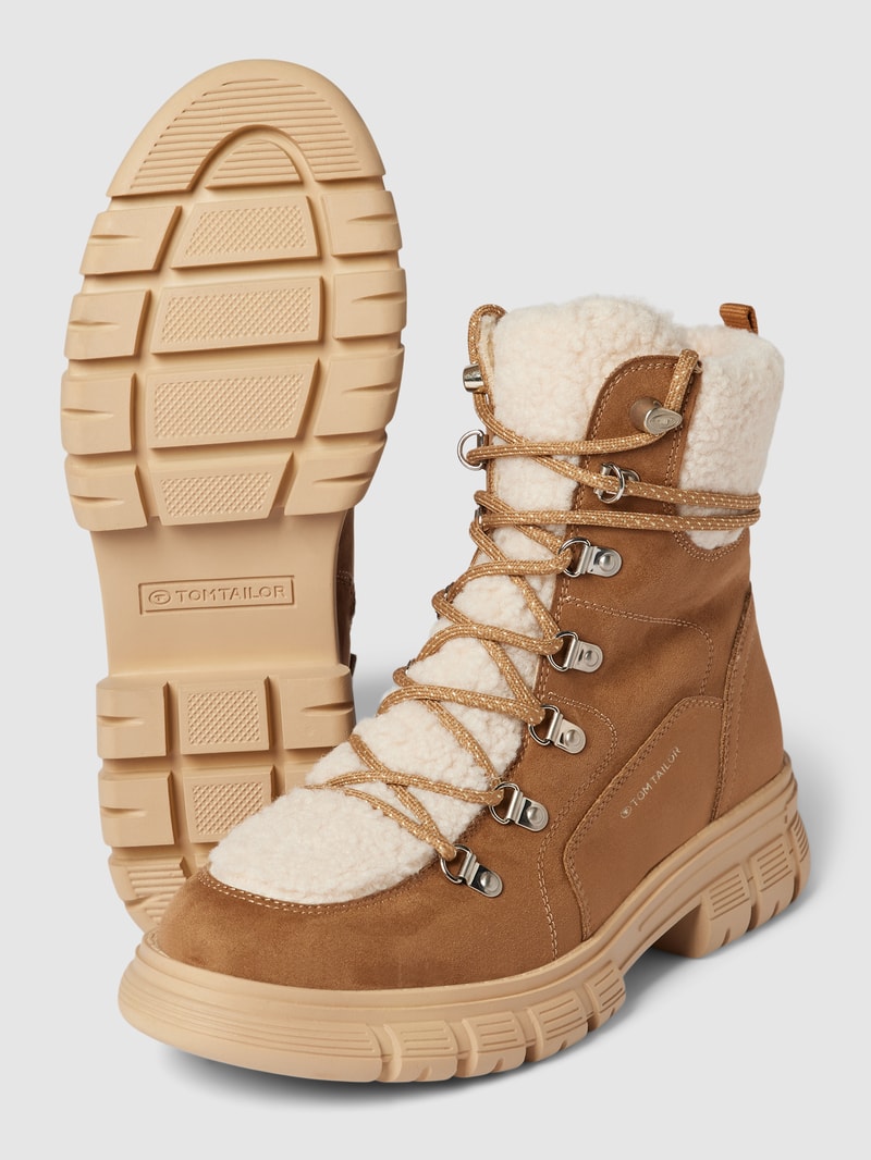 Snow Boots mit Teddyfell und profilierter Sohle in beige