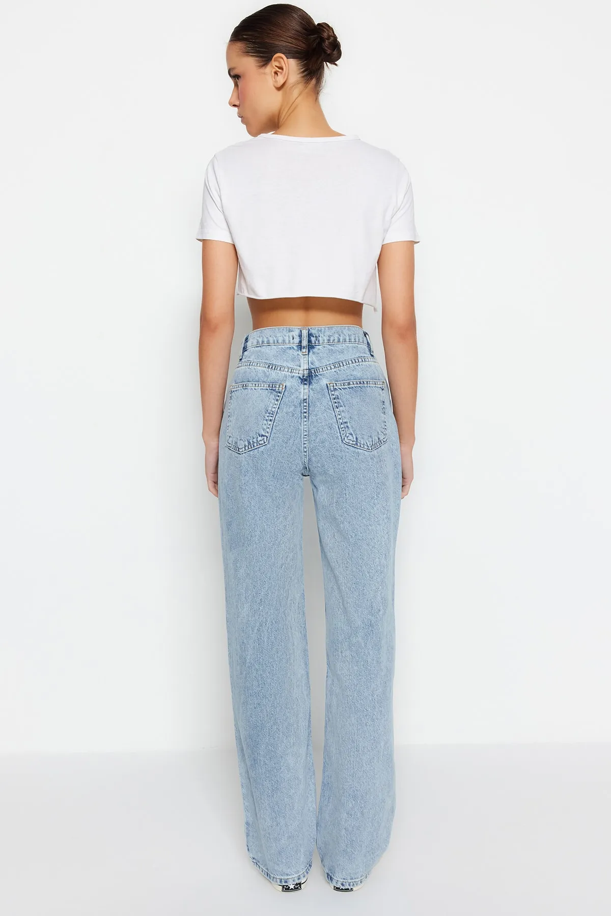 Trendyol Collection  Blaue Jeans mit hoher Taille und weitem Bein und Detail TWOSS21JE0385