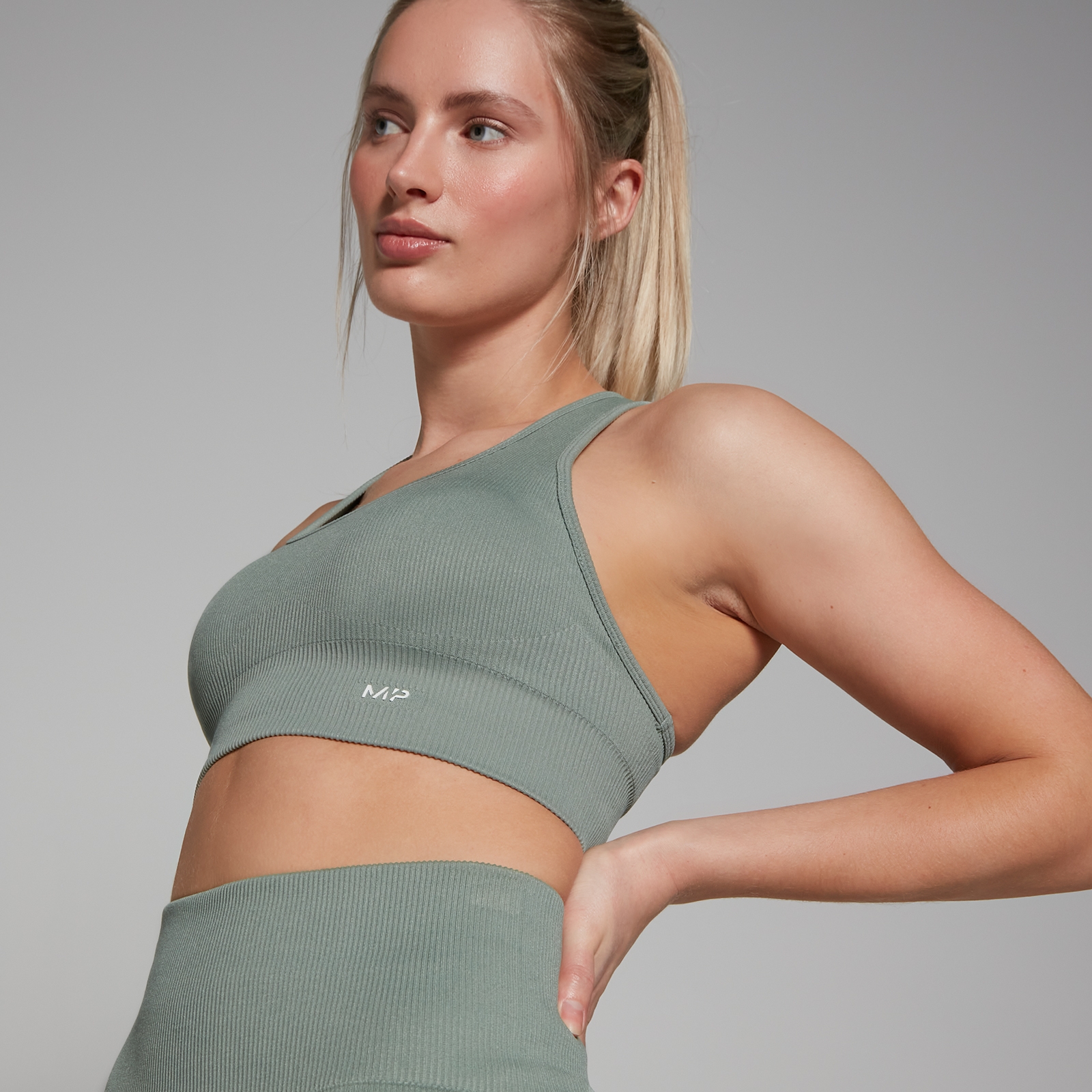 Brassière asymétrique côtelée sans coutures MP Tempo pour femmes – Vert sauge