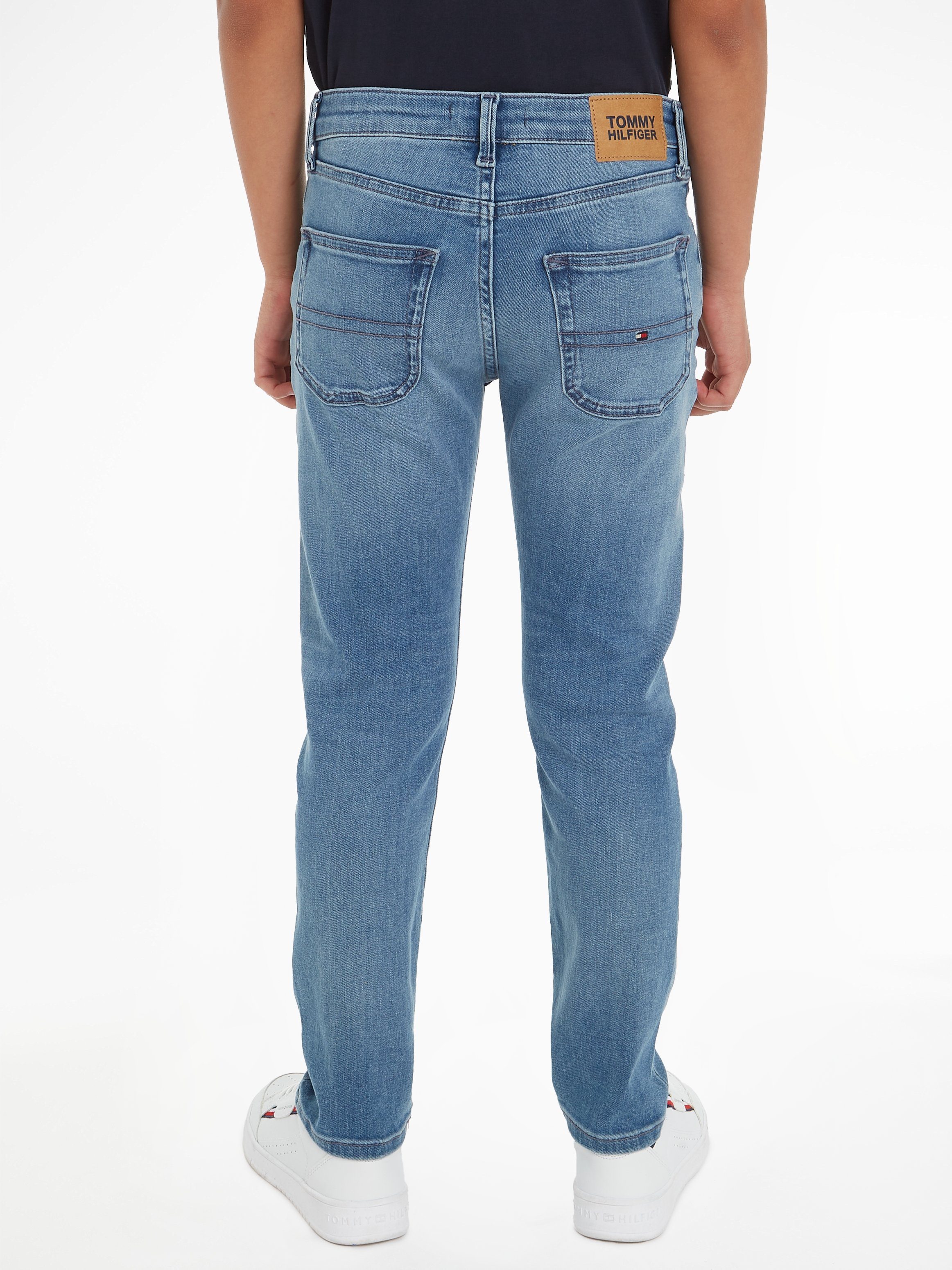Tommy Hilfiger Straight-Jeans MODERN STRAIGHT mit Logostickereien