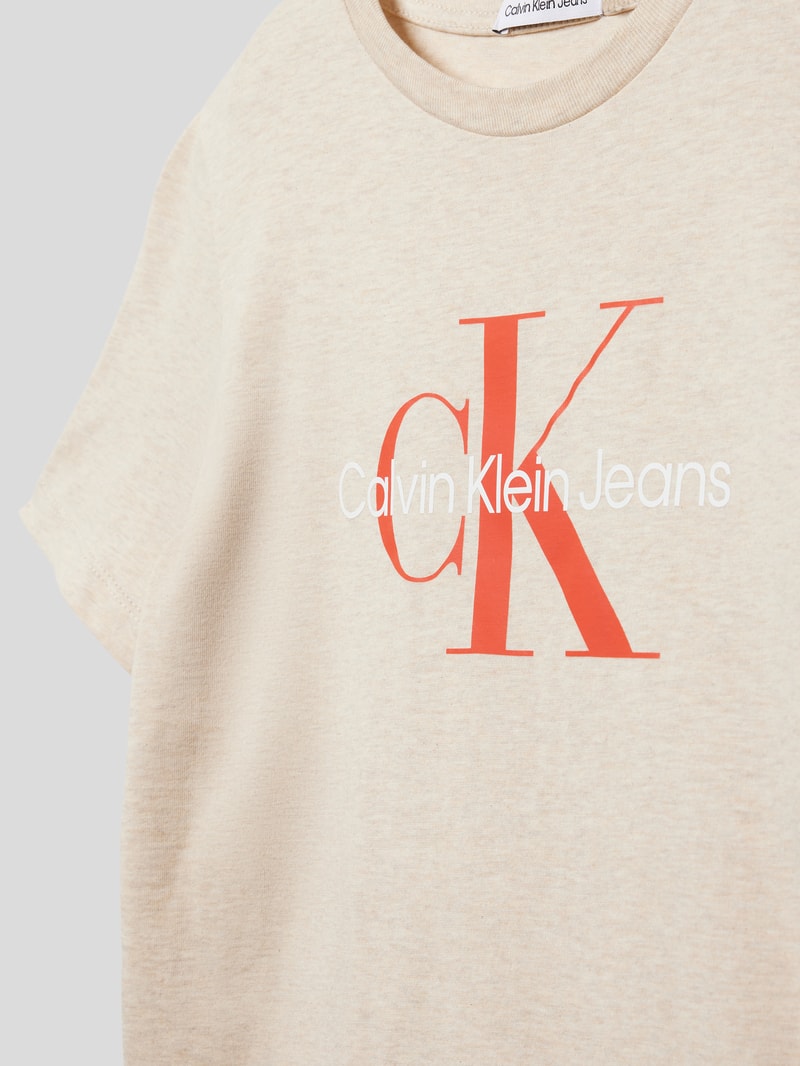 T-Shirt mit Label-Print in ecru