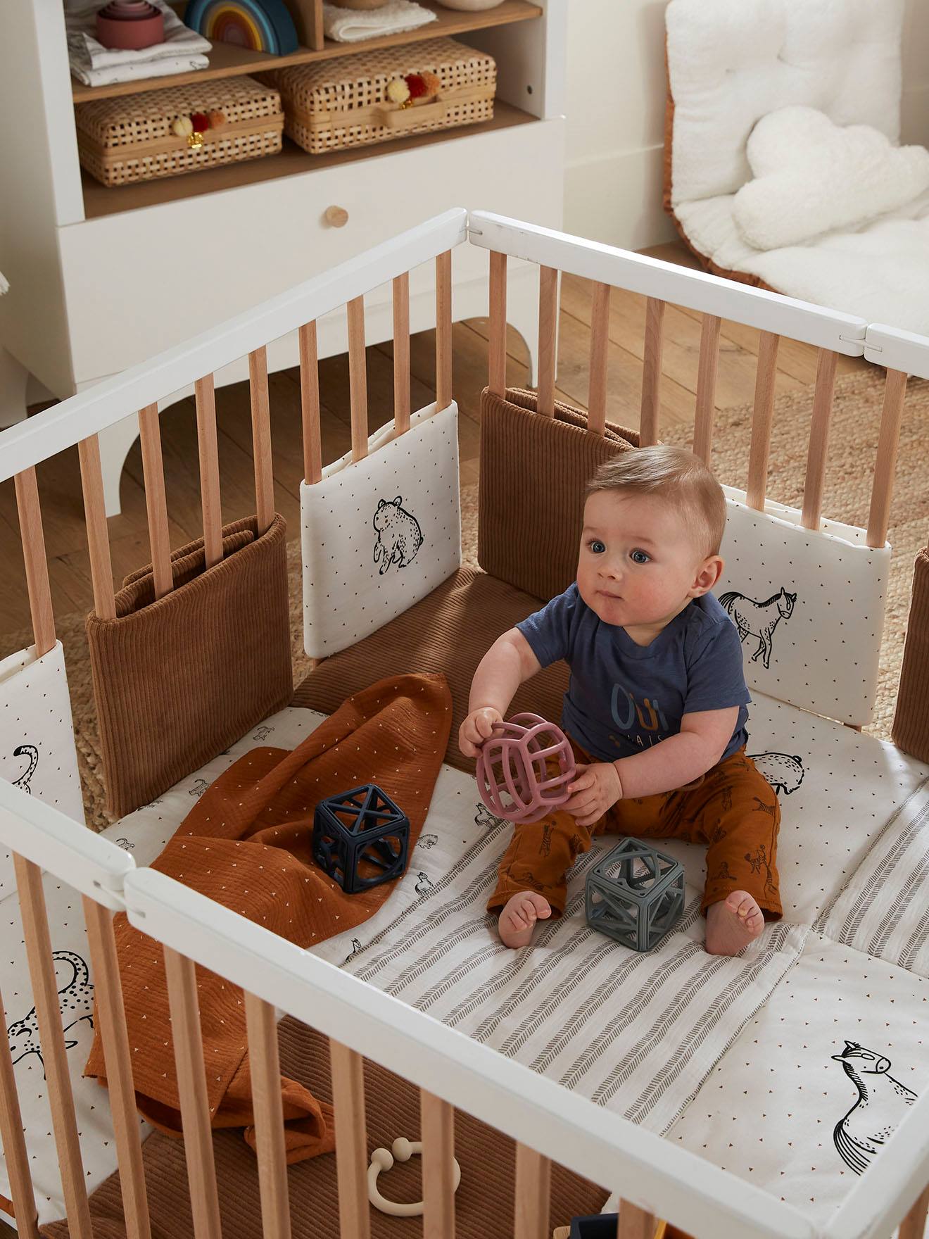 Vertbaudet Baby Bettumrandung WELTENBUMMLER - wollweiß/camelfarben