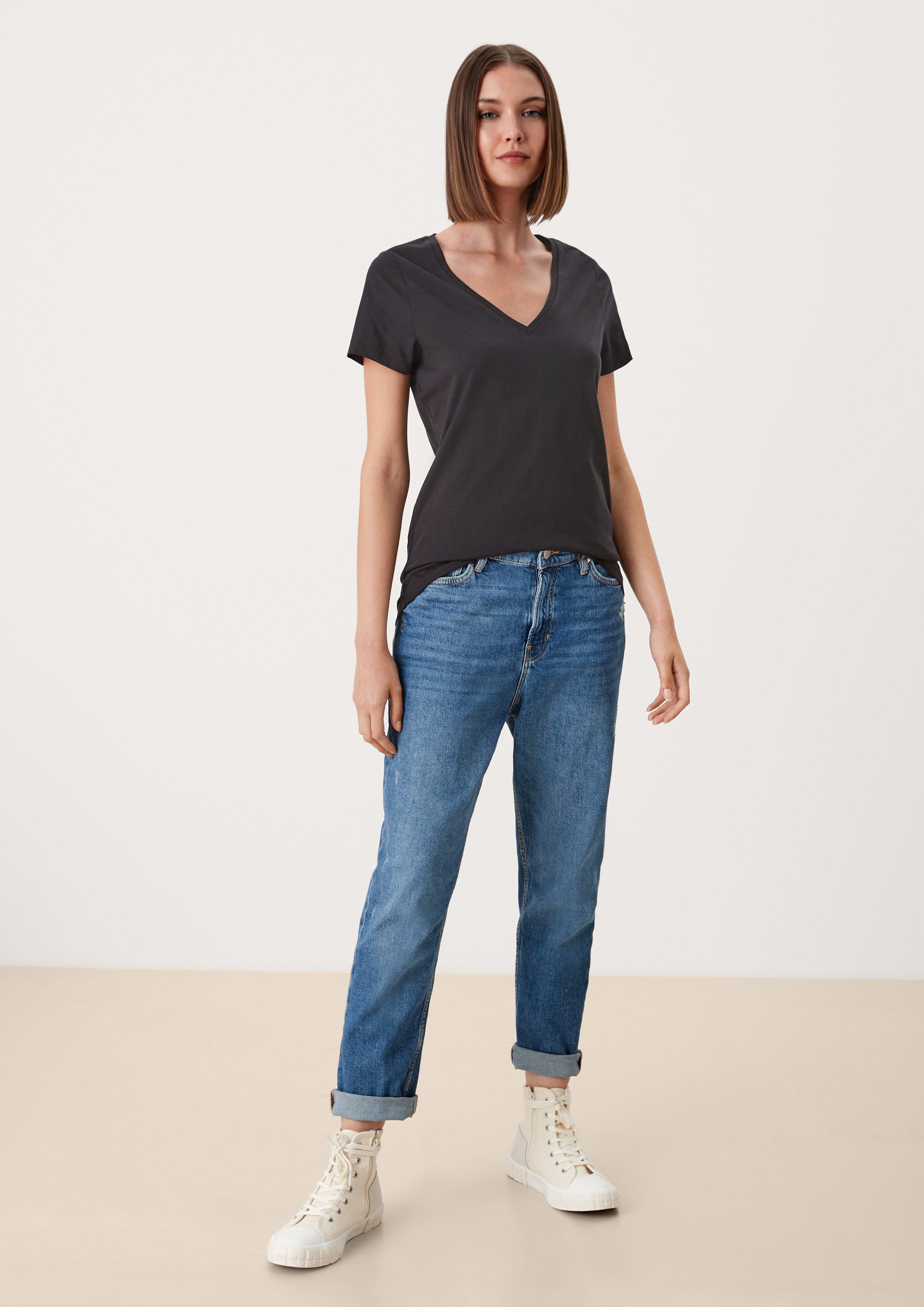 T-Shirt mit V-Ausschnitt  45.899.32.6149-9999