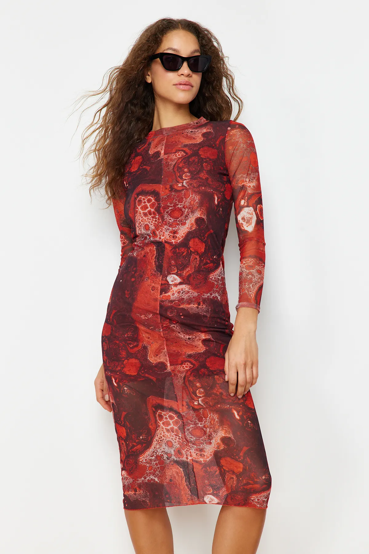 Trendyol Collection  Braunes, bedrucktes, mit Tüll gefüttertes, figurbetontes, hochgeschlossenes Midi-Strickkleid TWOAW24EL00165