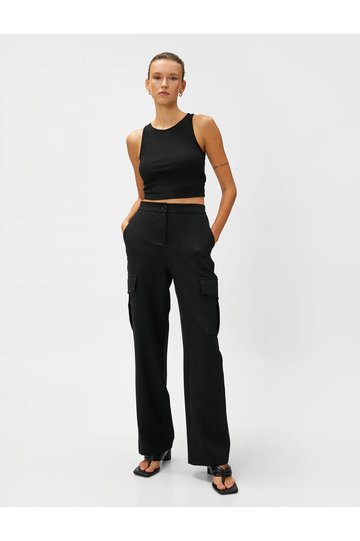 Koton  Cargo-Taschenhose mit geradem Bein und hoher Taille