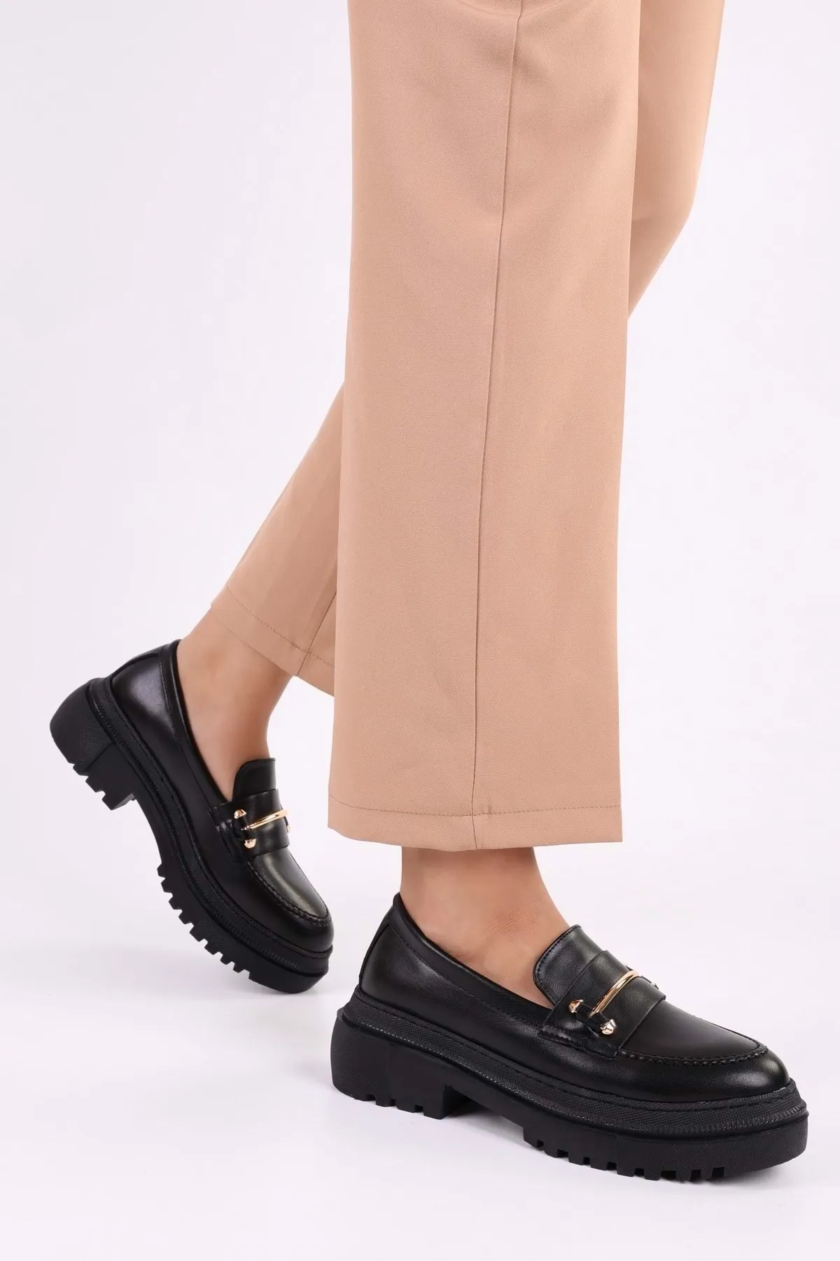 Shoeberry  Luis Black Skin Daily Loafer mit dicker Sohle und Schnalle für Damen