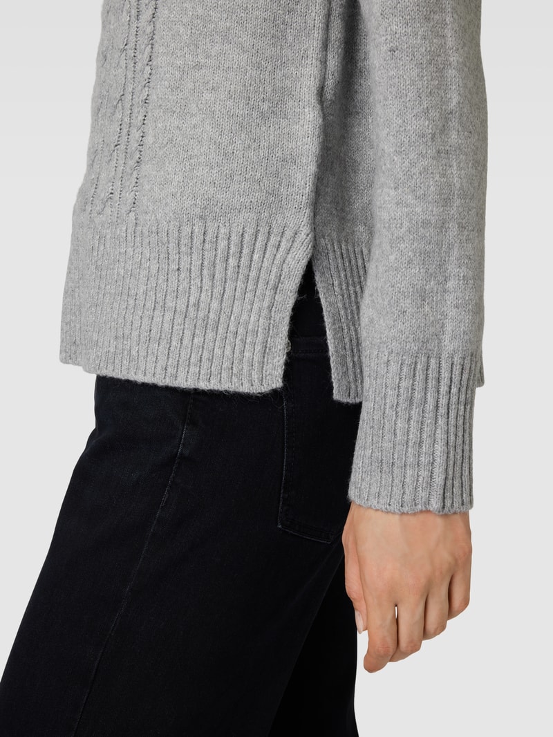 Strickpullover mit Zopfmuster in silber meliert