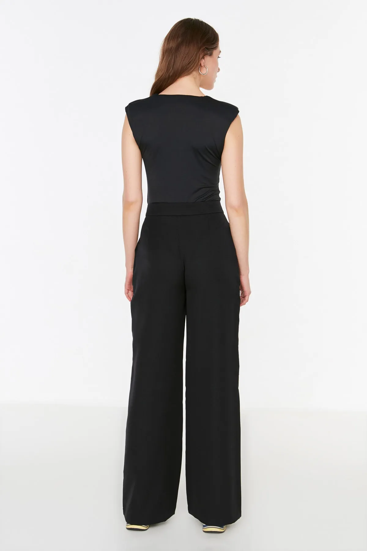 Trendyol Collection  Schwarze plissierte Webhose mit weitem Bein TWOSS21PL0189