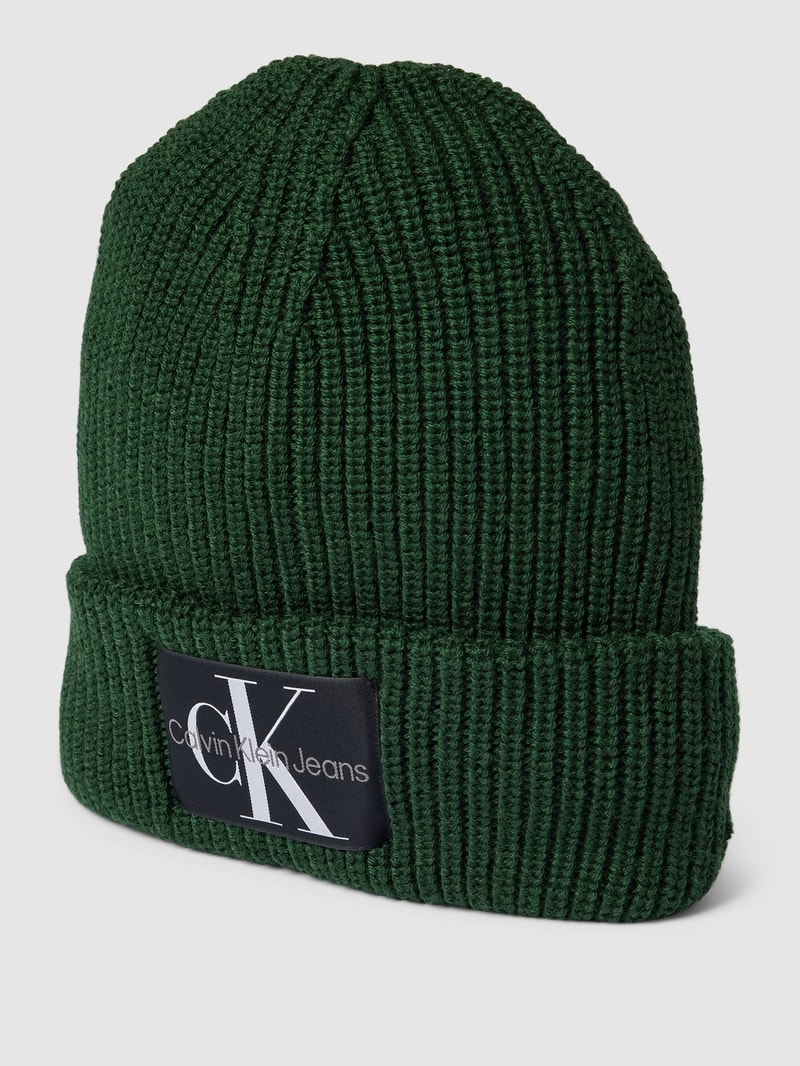 Beanie mit Label-Patch in dunkelgrün