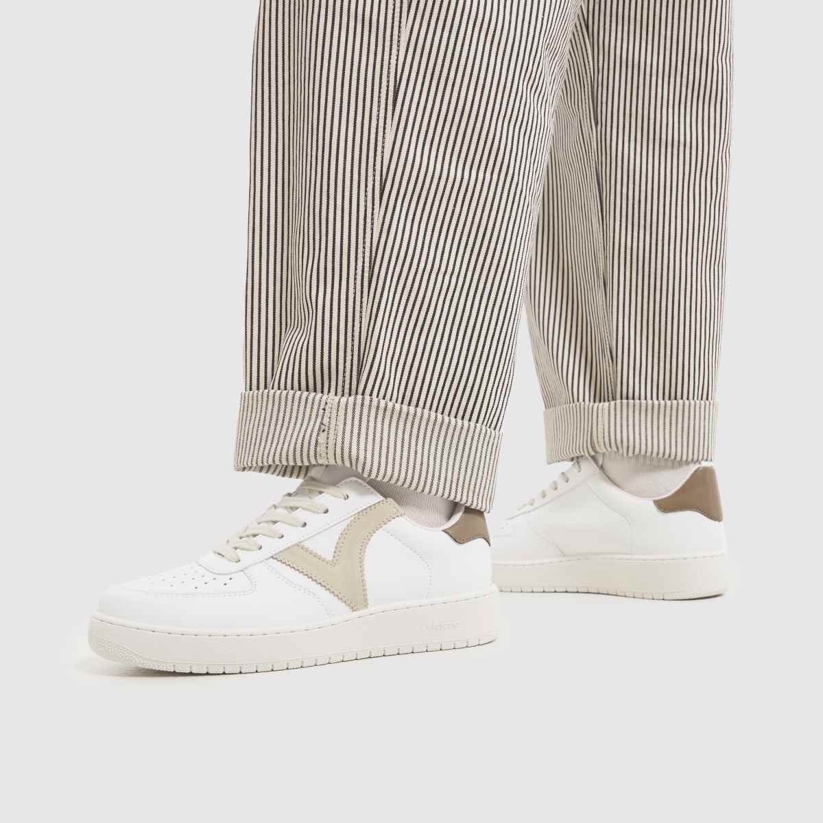 Victoria Madrid-sneakers i vitt och beige