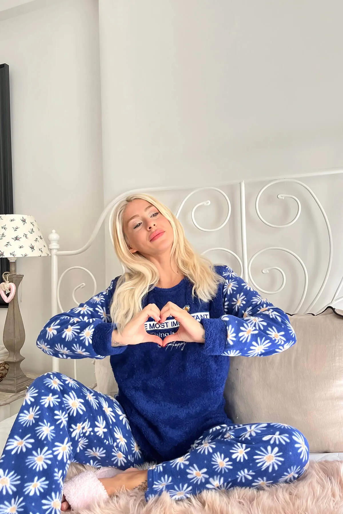 Pijamaevi  Marineblaues, gemustertes Damen-Pyjama-Set „Most Thing“.