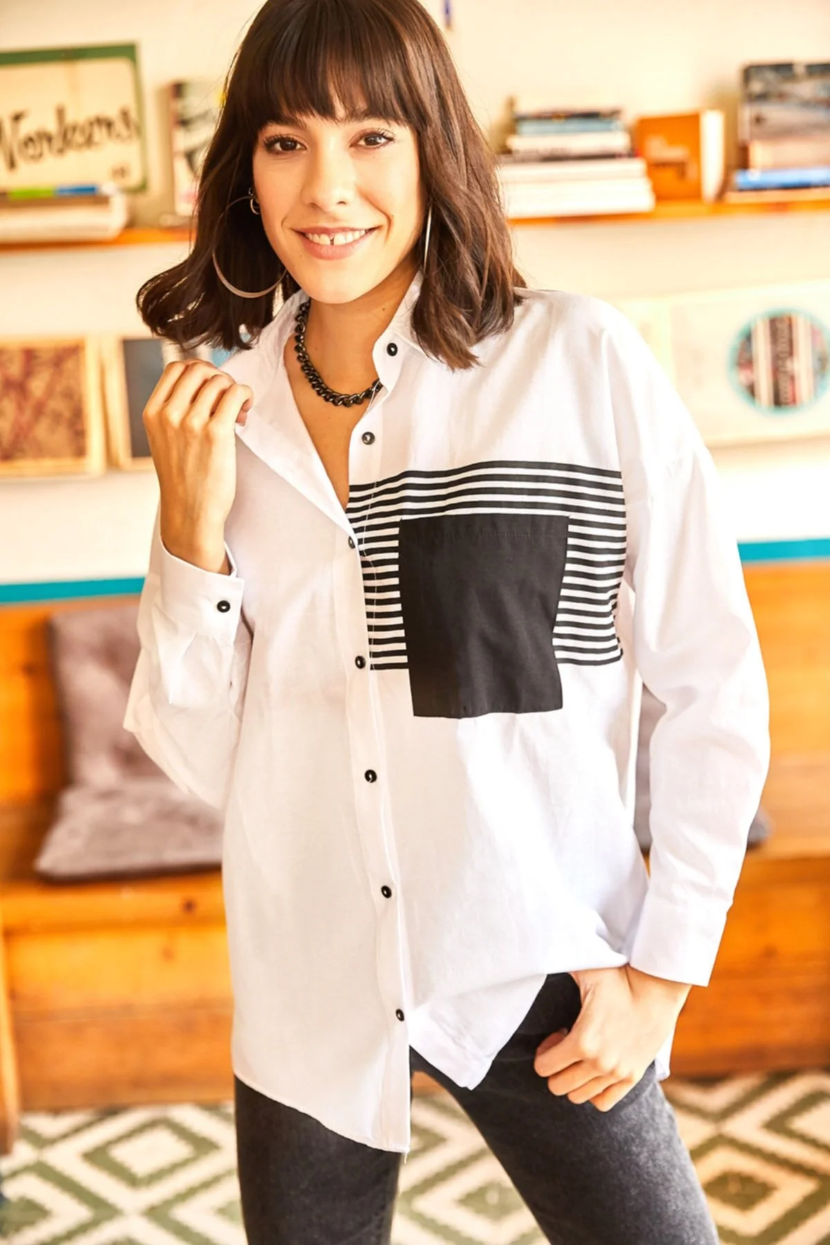 Olalook  Weißes Oversize-Webhemd für Damen mit Taschendetail GML-19000978