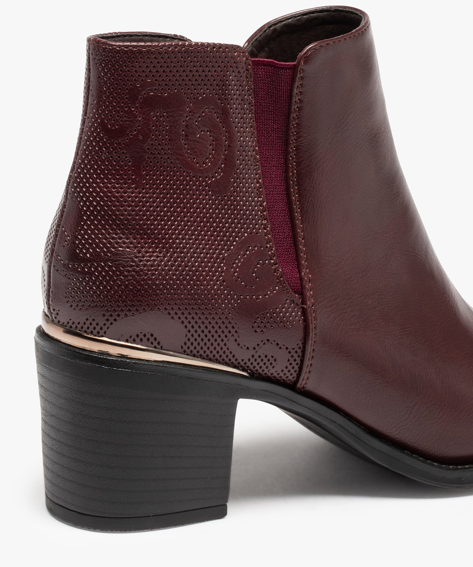 Boots femme à talon carré dessus uni motif en relief rouge fonce | GEMO