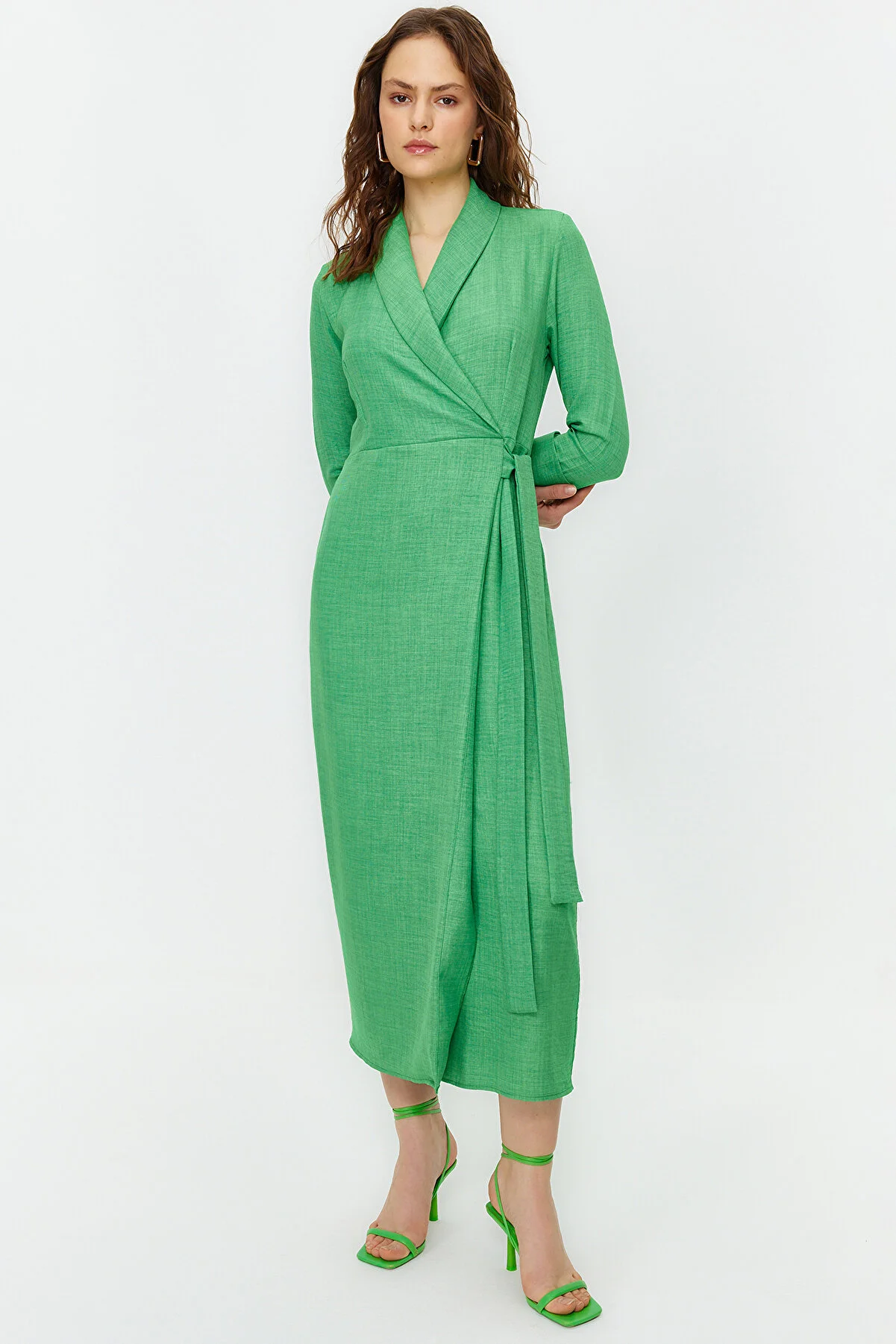 Trendyol Modest  Khakifarbenes, zweireihiges Webkleid in Leinenoptik TCTSS24EB00021