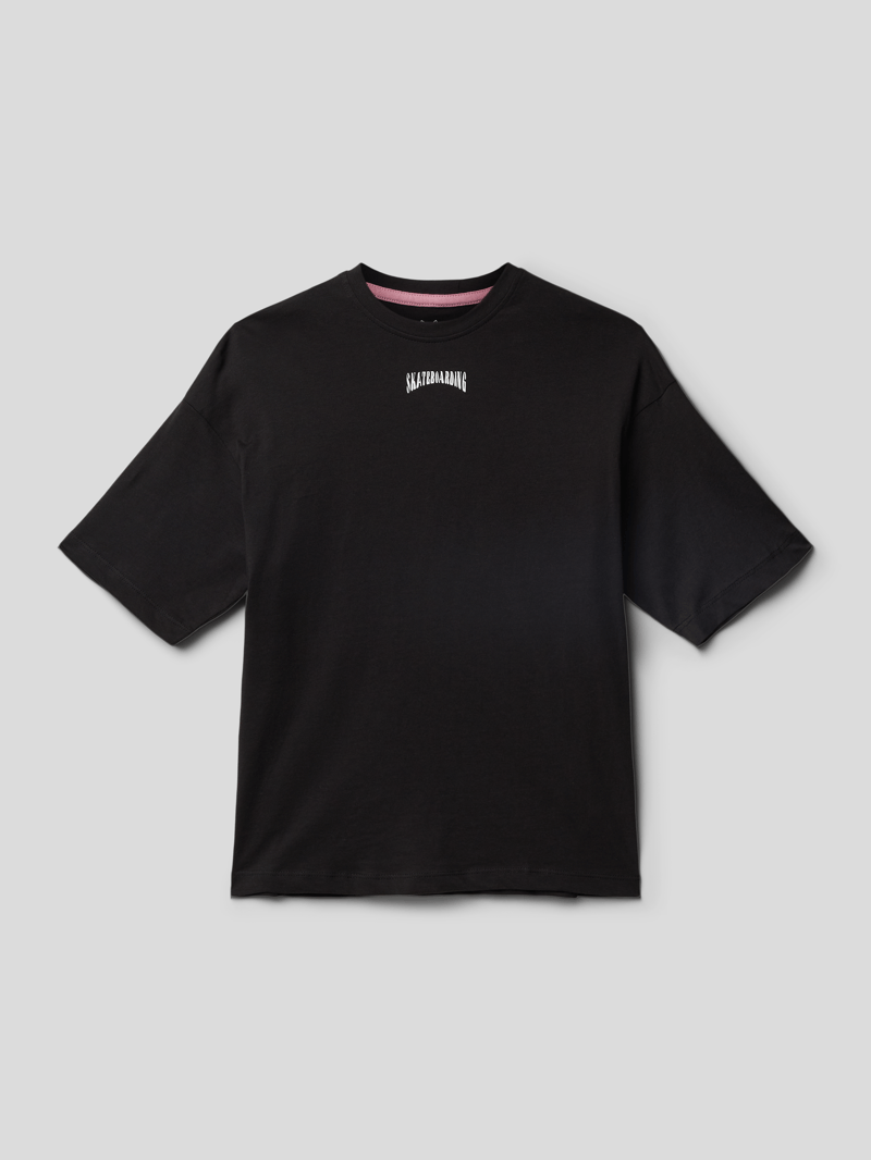 T-Shirt mit Rundhalsausschnitt Modell 'SKATER' in schwarz