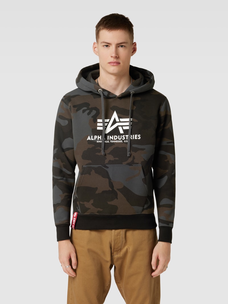 Hoodie mit Camouflage-Muster Modell 'BASIC' in schwarz