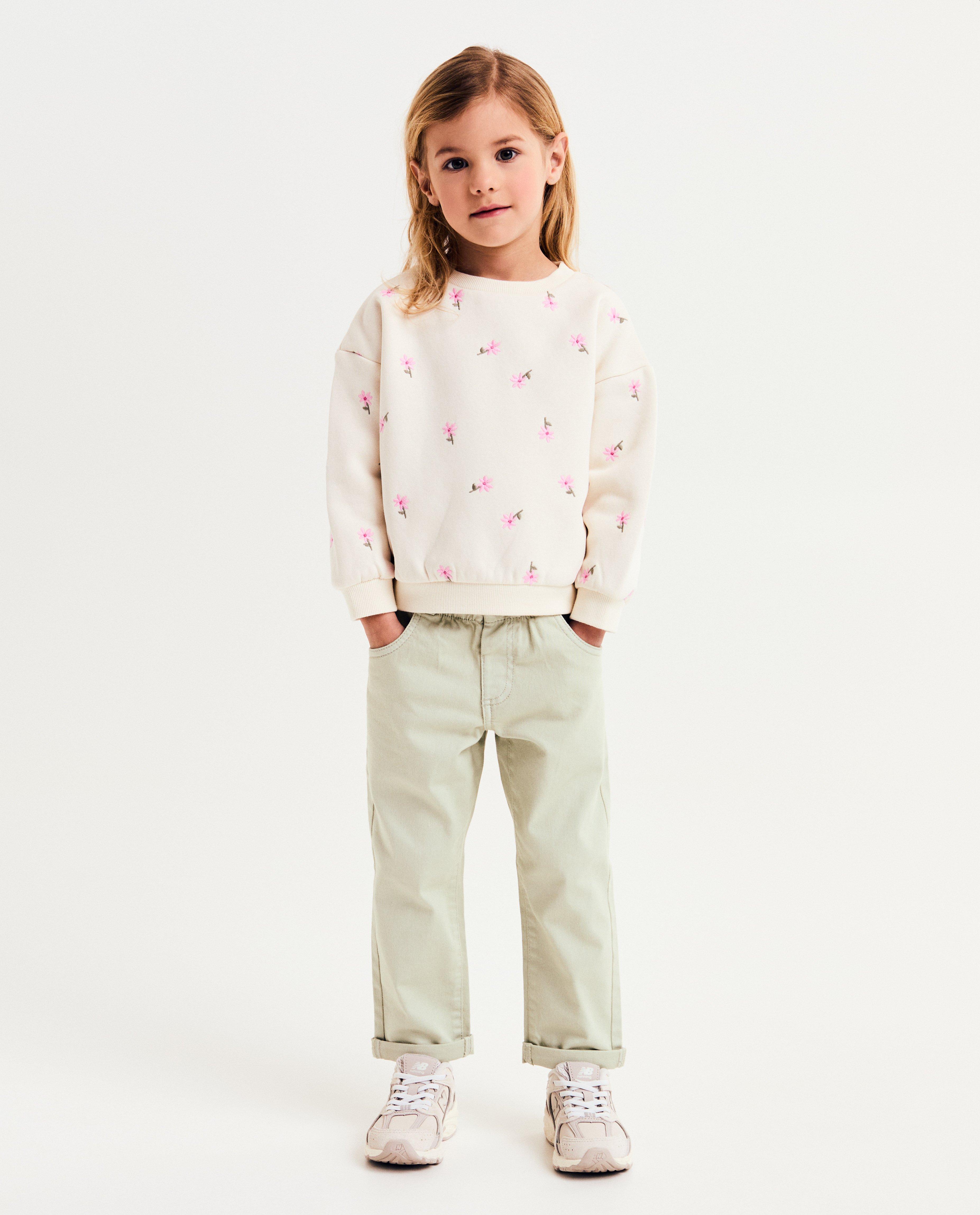 Pulover Maya cu flori brodate bej deschis