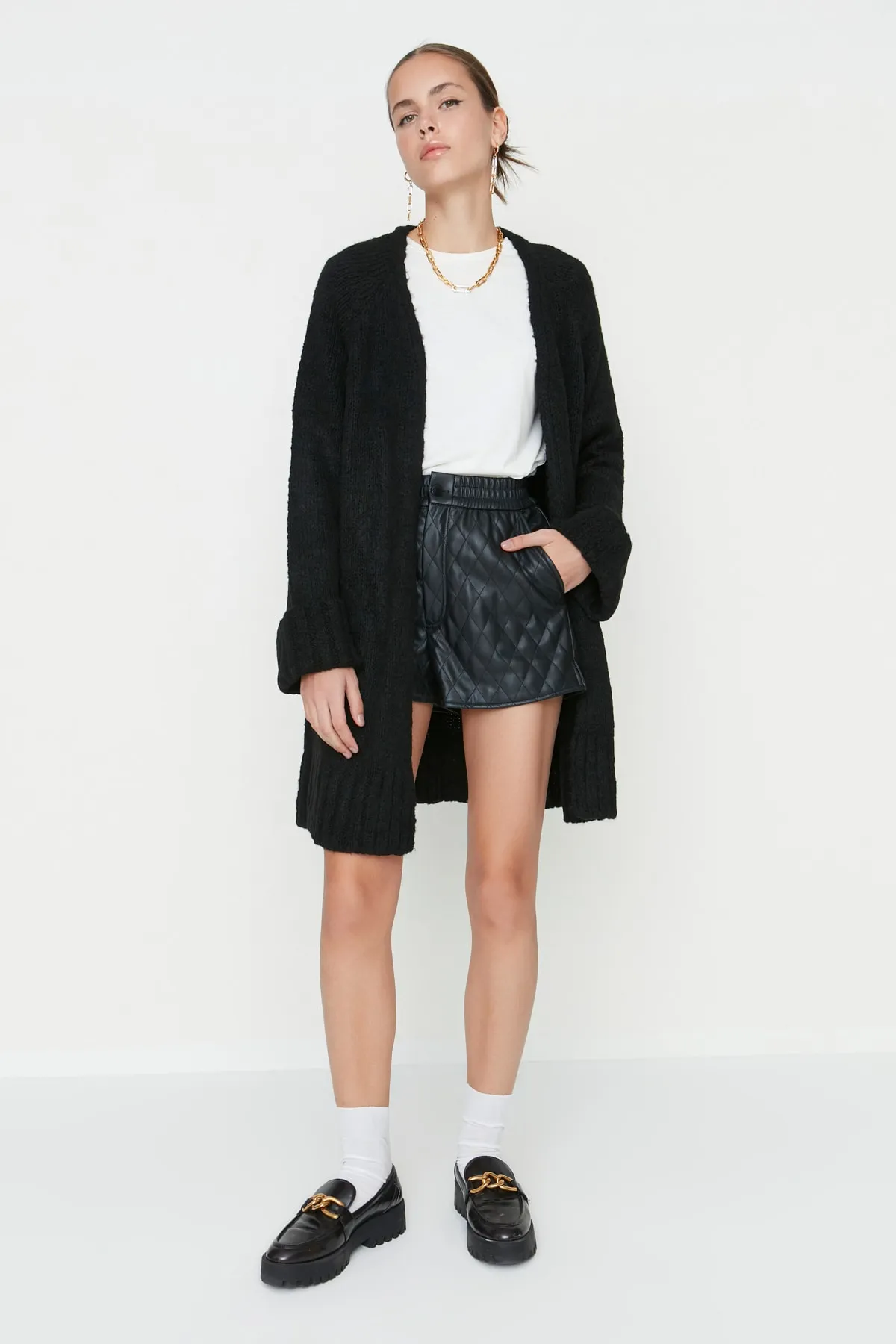 Trendyol Collection  Schwarzer, weicher, strukturierter Strick-Cardigan mit weiter Passform TWOAW21HI0555