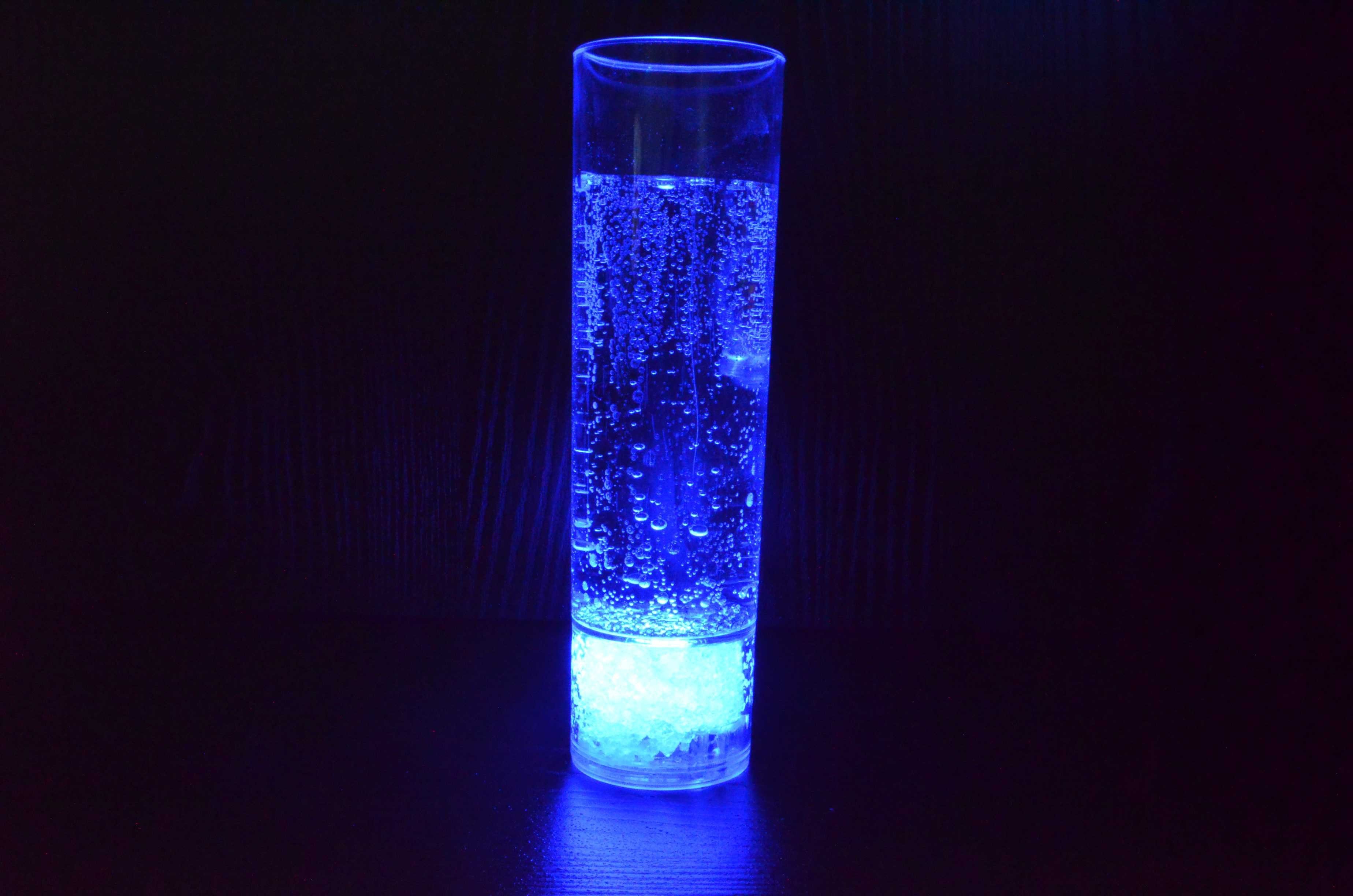 PRECORN Longdrinkglas 1x LED Longdrinkglas Longdrinkgläser beleuchtetes Trinkglas 400 ml, Kunststoff