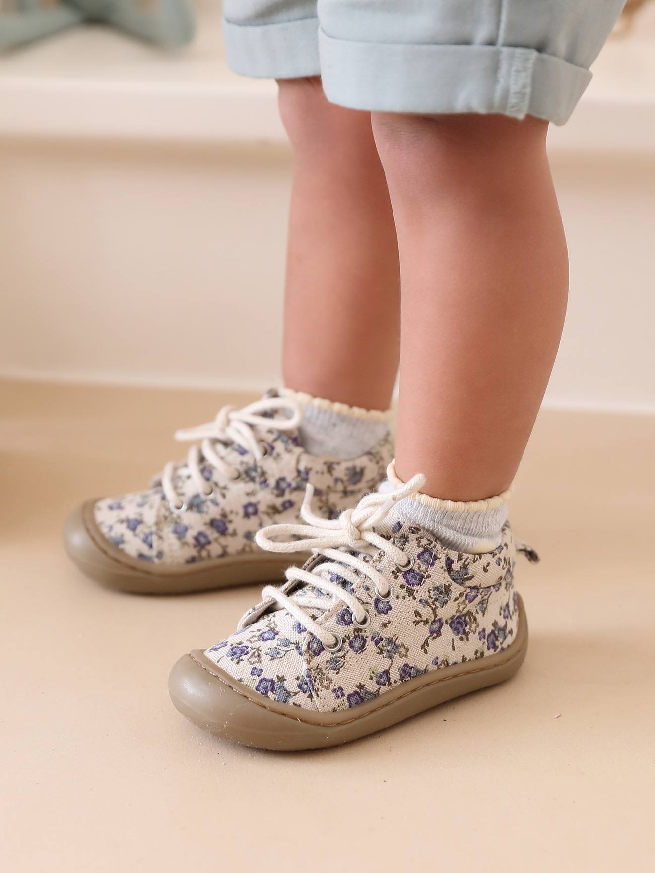 Bottillons lacés souples en toile bébé 4 pattes beige imprimé