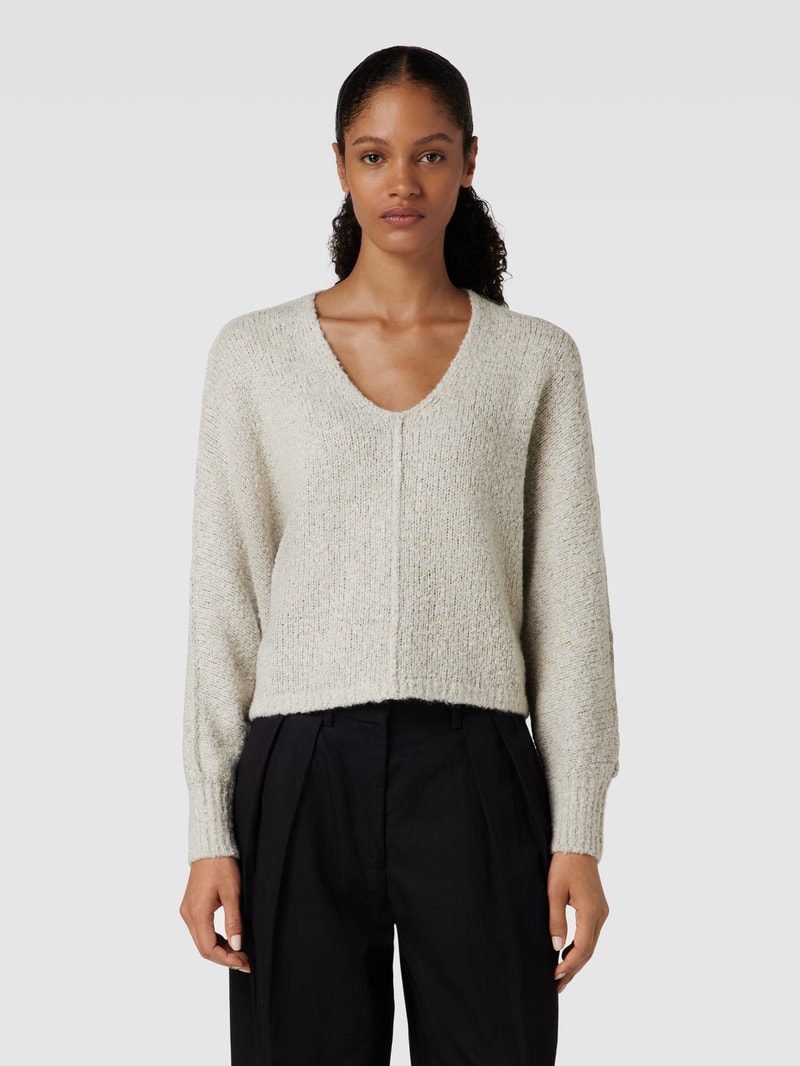 Strickpullover mit V-Ausschnitt in stein