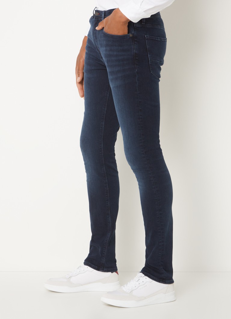 Obcisłe jeansy Tommy Hilfiger Bleecker, w ciemnym odcieniu.