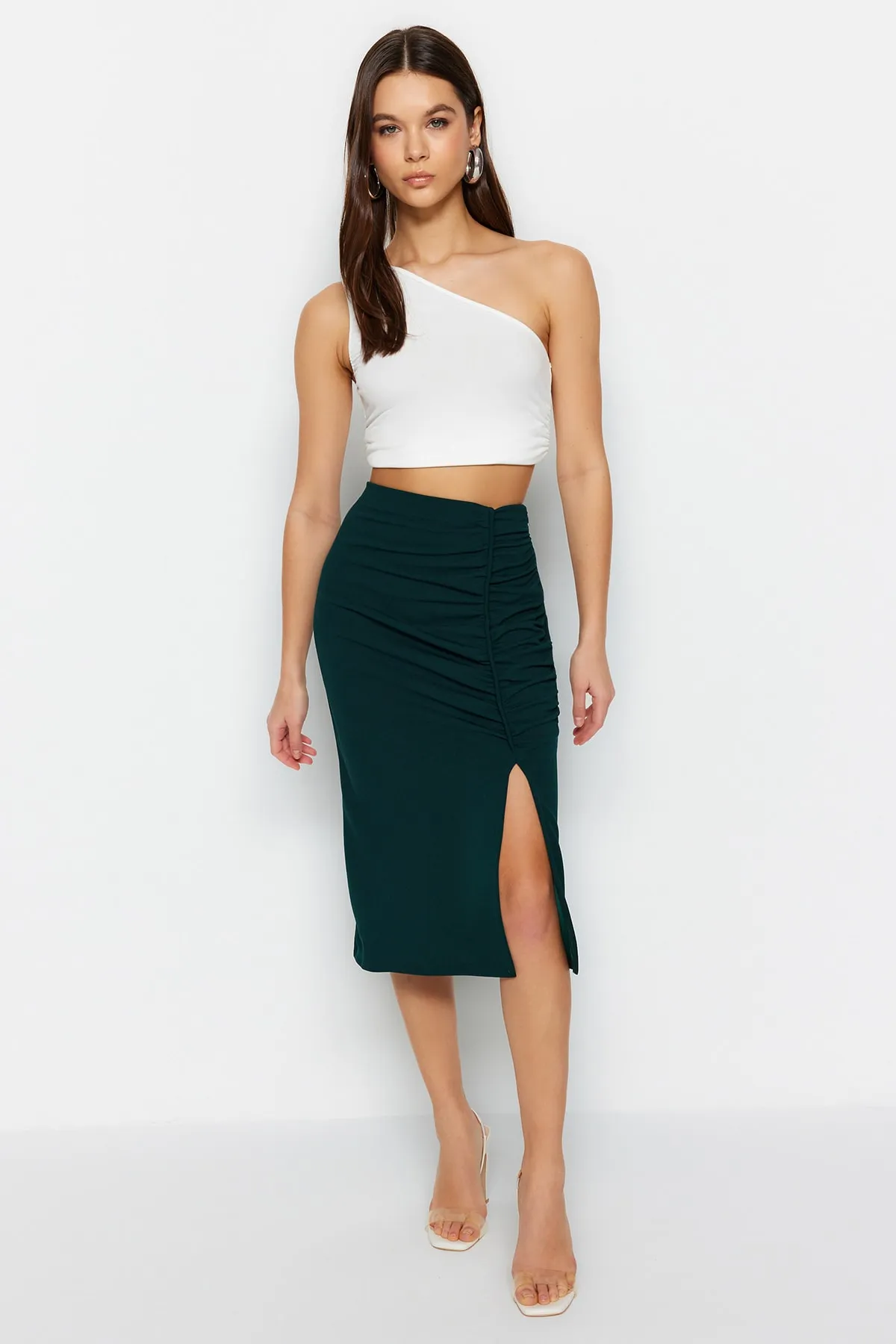 Trendyol Collection  Smaragdgrüner, figurbetonter, eleganter Midi-Strickrock aus Crêpe mit Drapierung und Schlitz TWOSS23ET00316