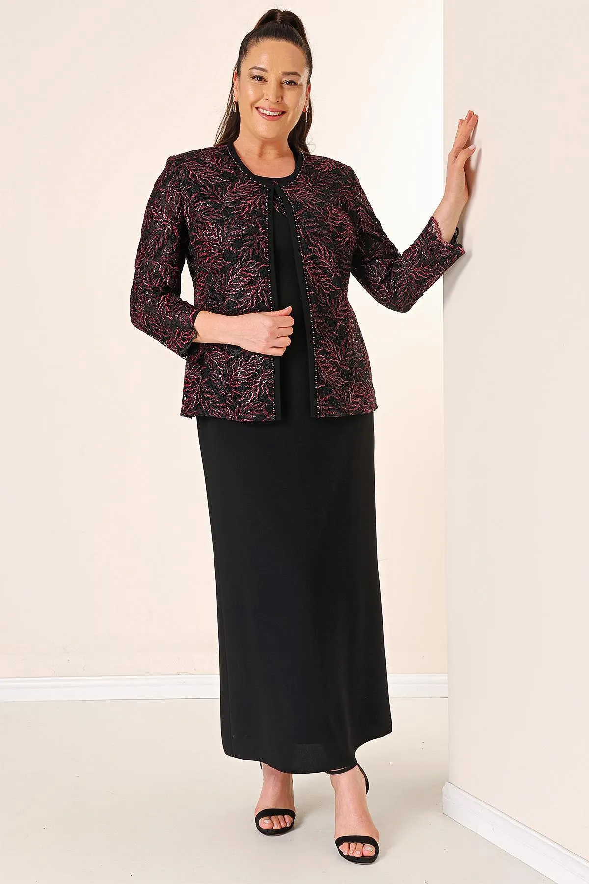 By Saygı  Langes Kleid mit Perlenstickerei am Kragen und Jacke mit Perlenstickerei, gefüttert, großes 2-teiliges Set