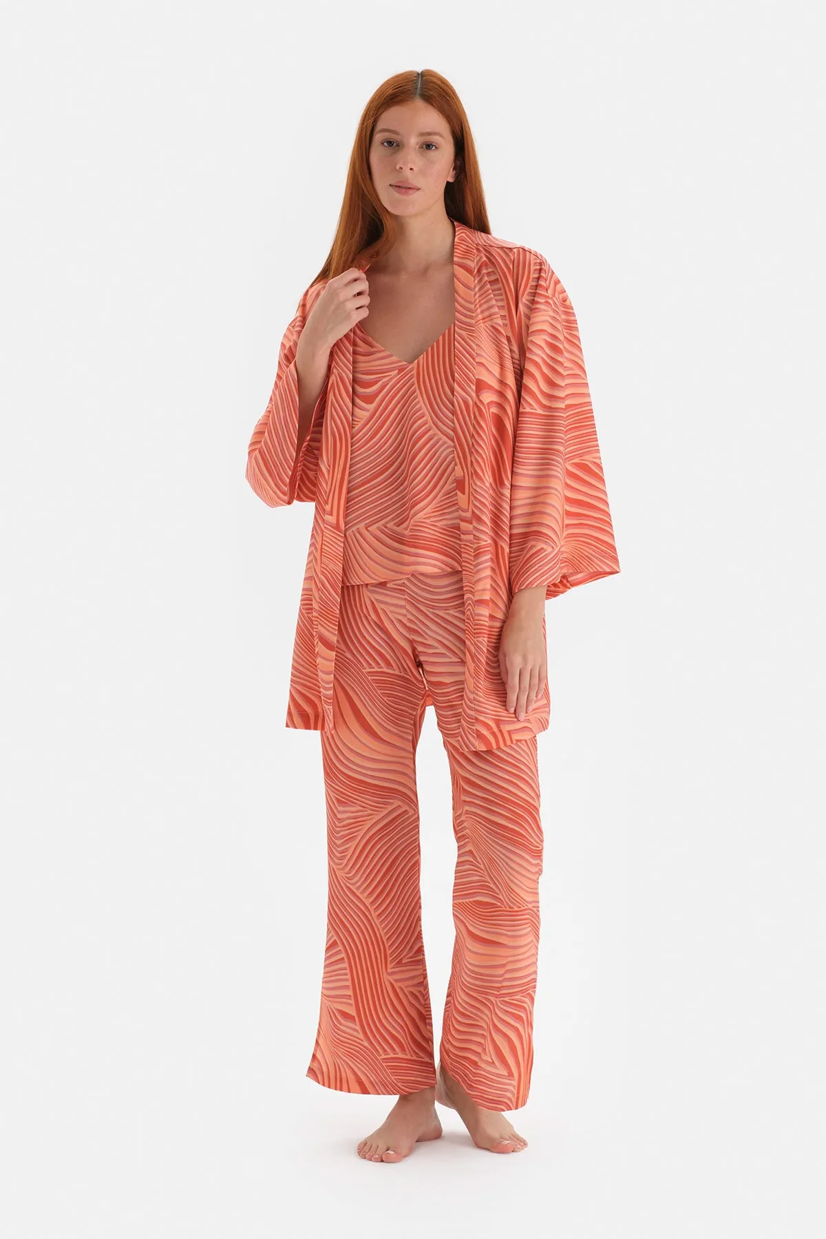 Dagi  Morgenmantel aus bedrucktem Satin mit Fliesenmuster und Schlitzdetail