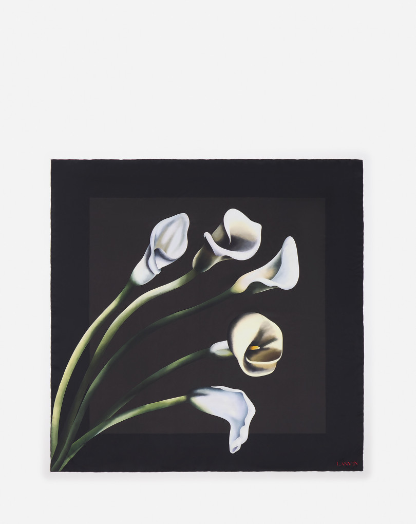 CARRE IMPRIME FLEUR EN SOIE