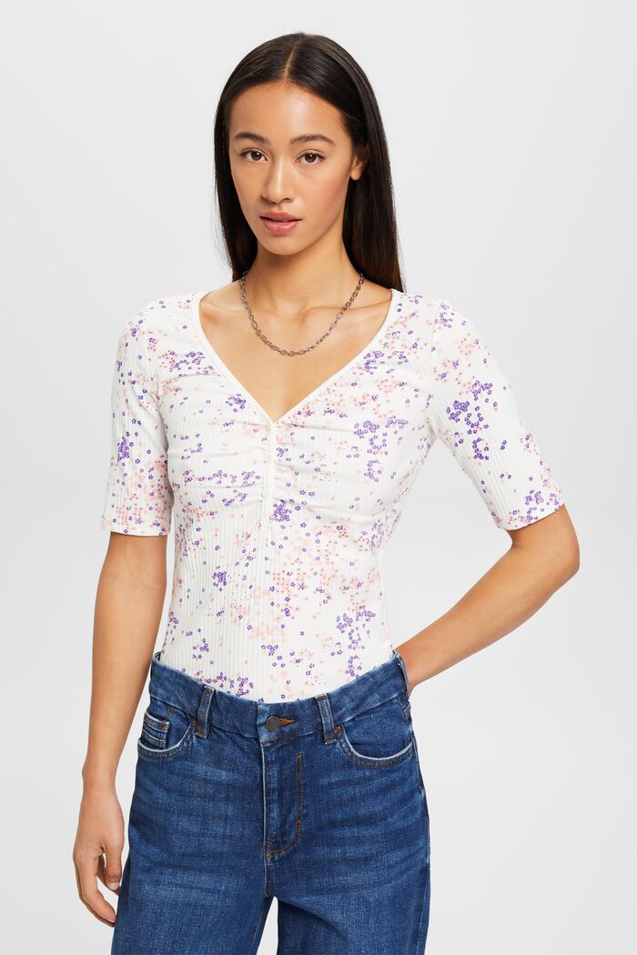 Geripptes T-Shirt mit Knöpfen