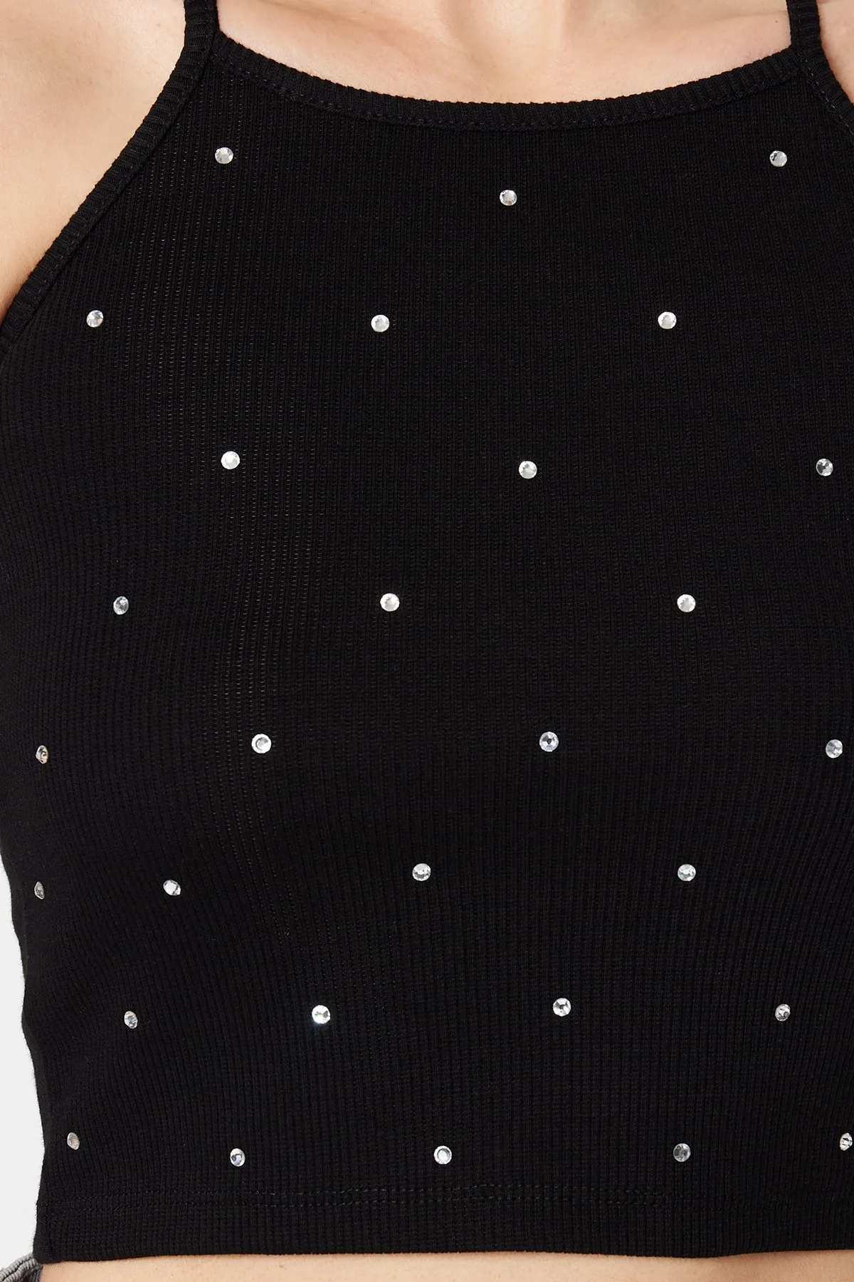 Trendyol Collection  Schwarze, detaillierte, eng anliegende, gerippte, dehnbare Strickbluse in Stone TWOSS23BZ00568