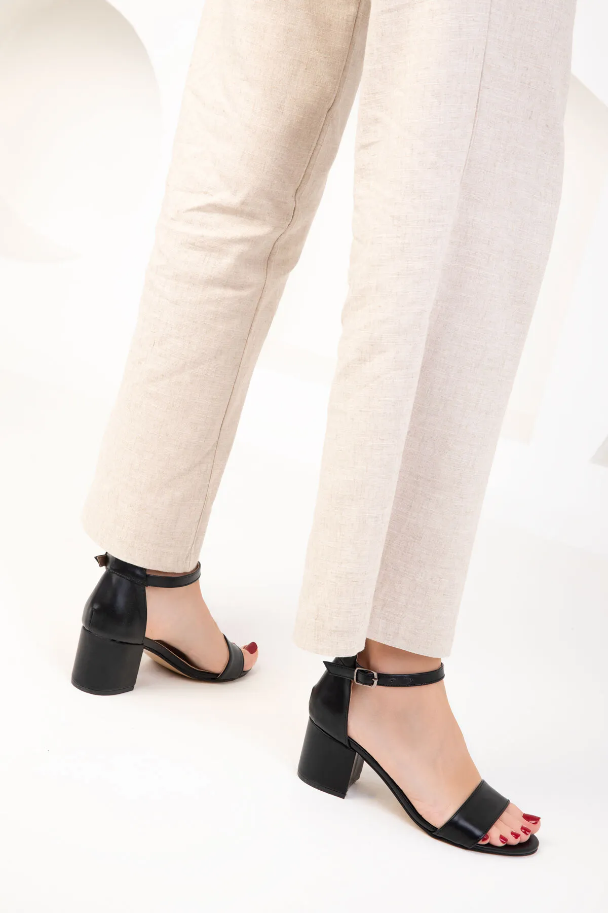 SOHO  Klassische schwarze Damenschuhe mit Absatz 14529