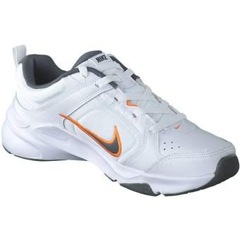 Nike Defy All Day Sneaker in weiß