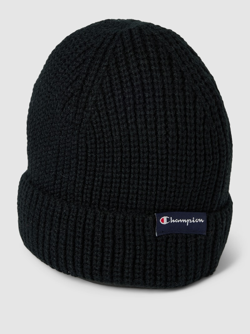 Beanie mit Label-Patch in schwarz