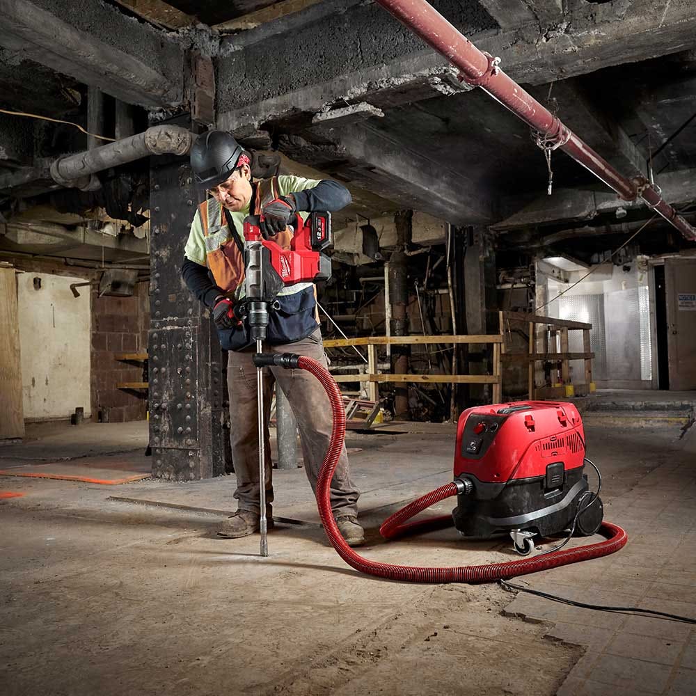 Martelo SDS Max Milwaukee Fuel 18V 44mm sem escovas com uma chave e protetor M18FHM-0