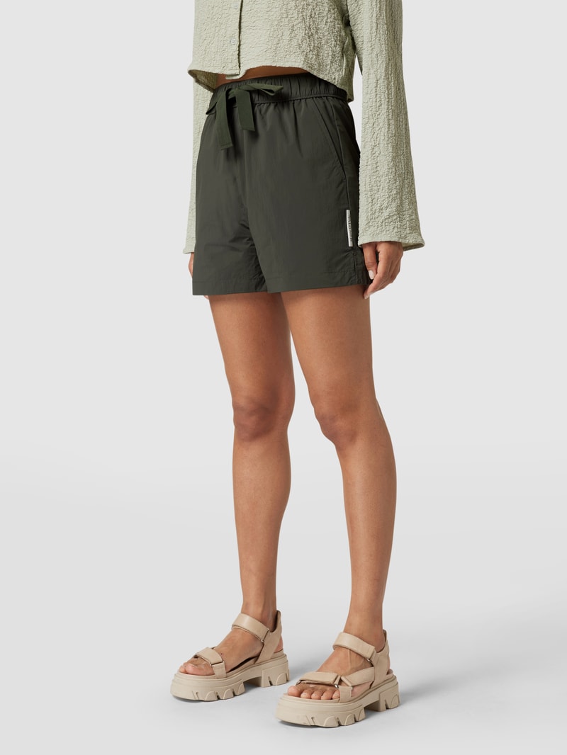 Shorts mit seitlichen Eingrifftaschen in khaki