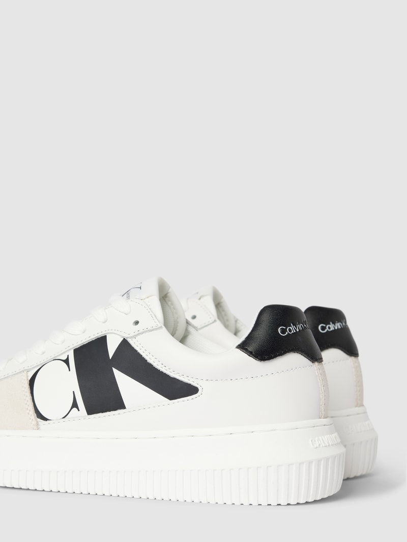 Sneaker aus Leder mit Label-Detail in weiss
